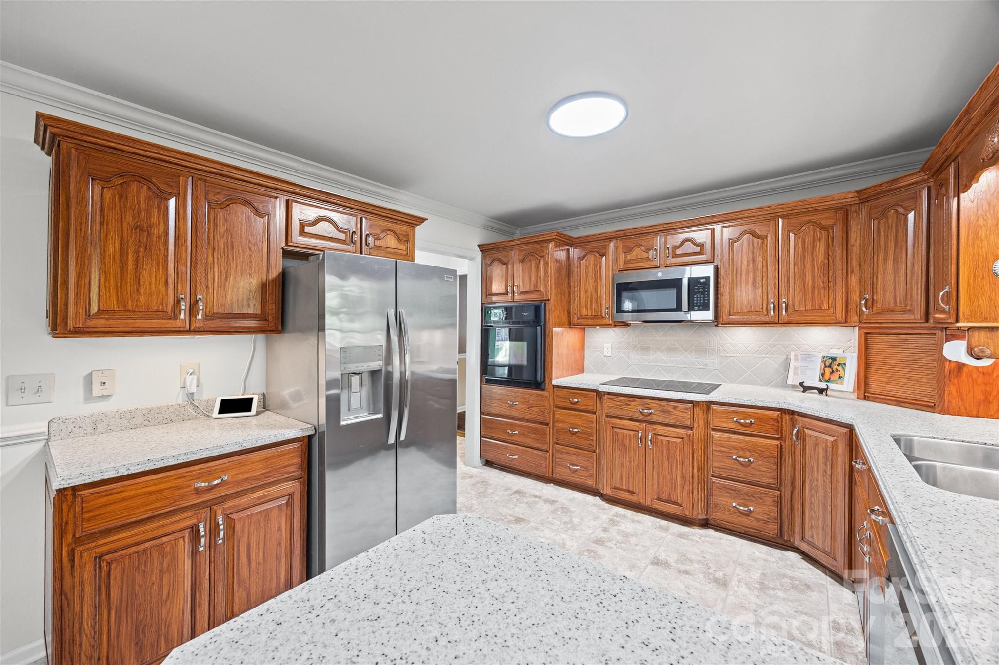 4307 Edgeland Road Property Photo 14