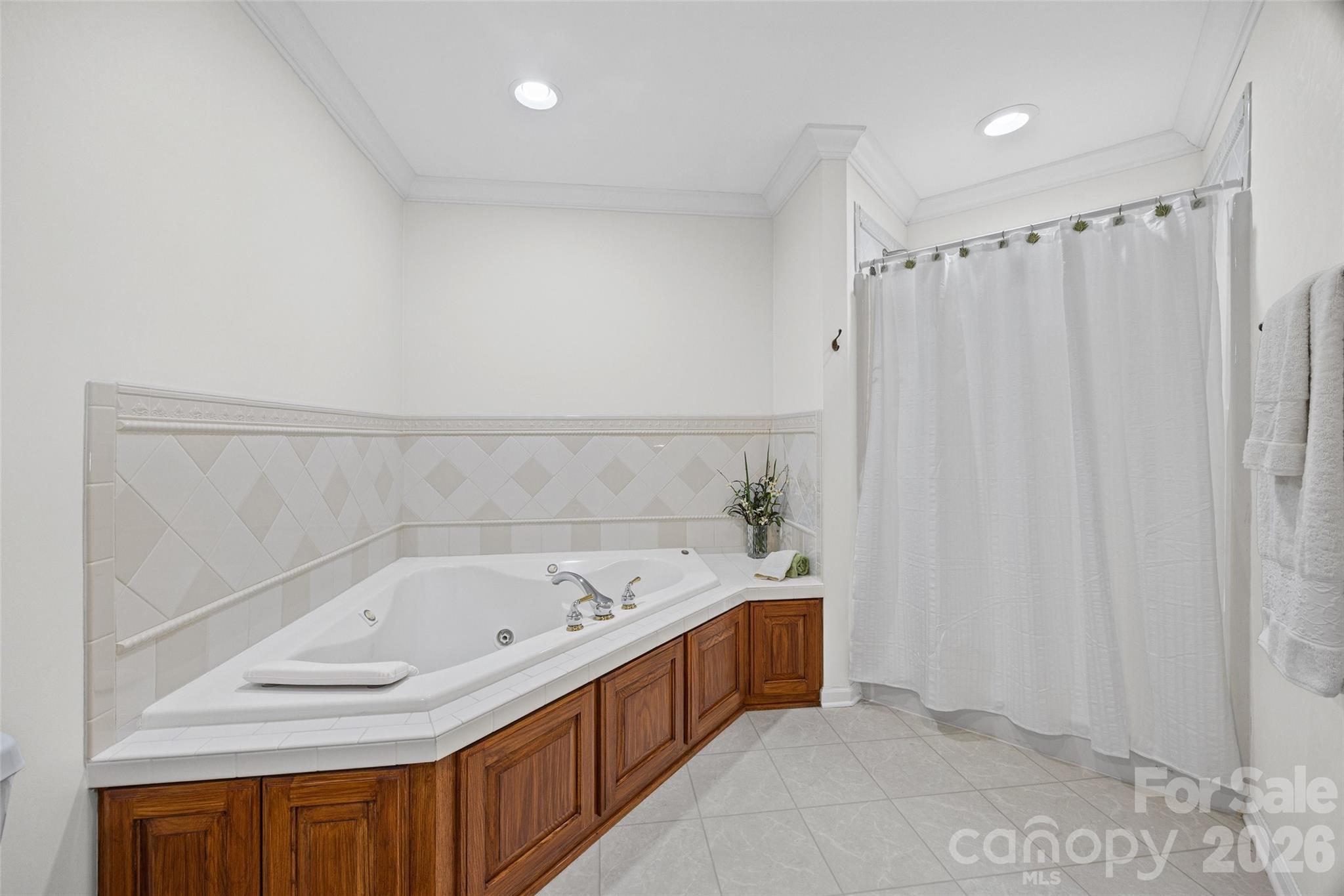 4307 Edgeland Road Property Photo 32