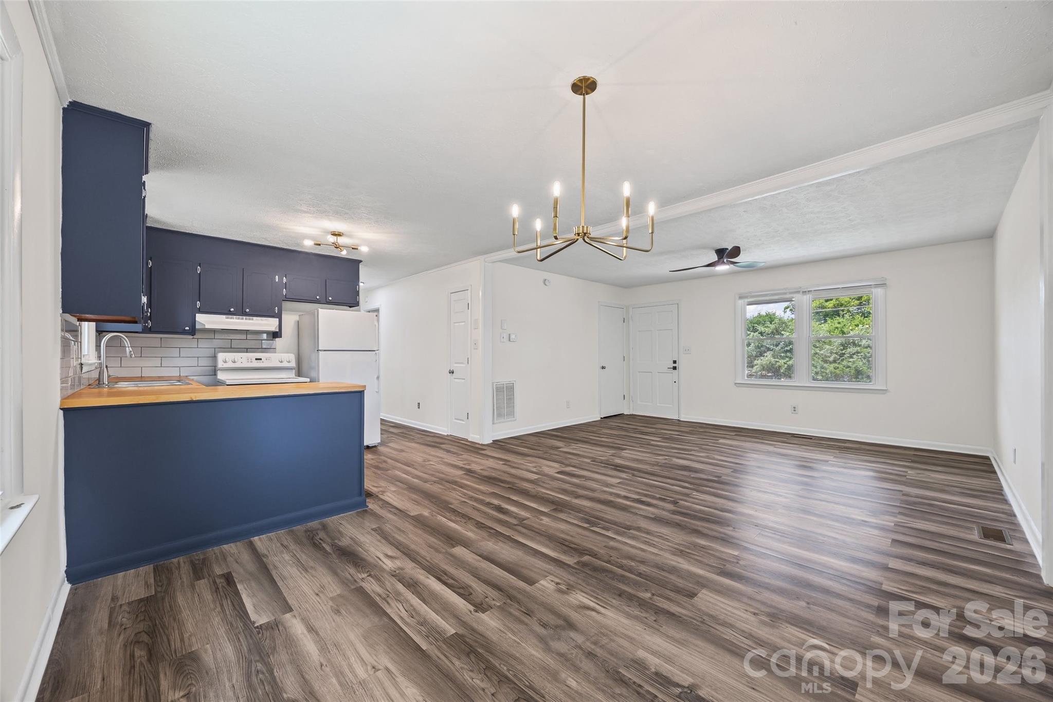 403 Murdock Circle Property Photo 3
