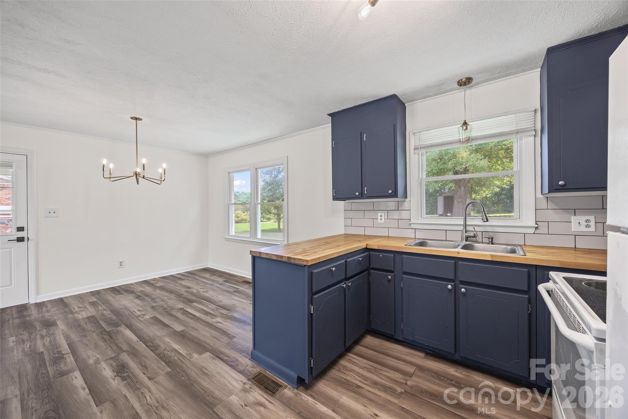 403 Murdock Circle Property Photo 6