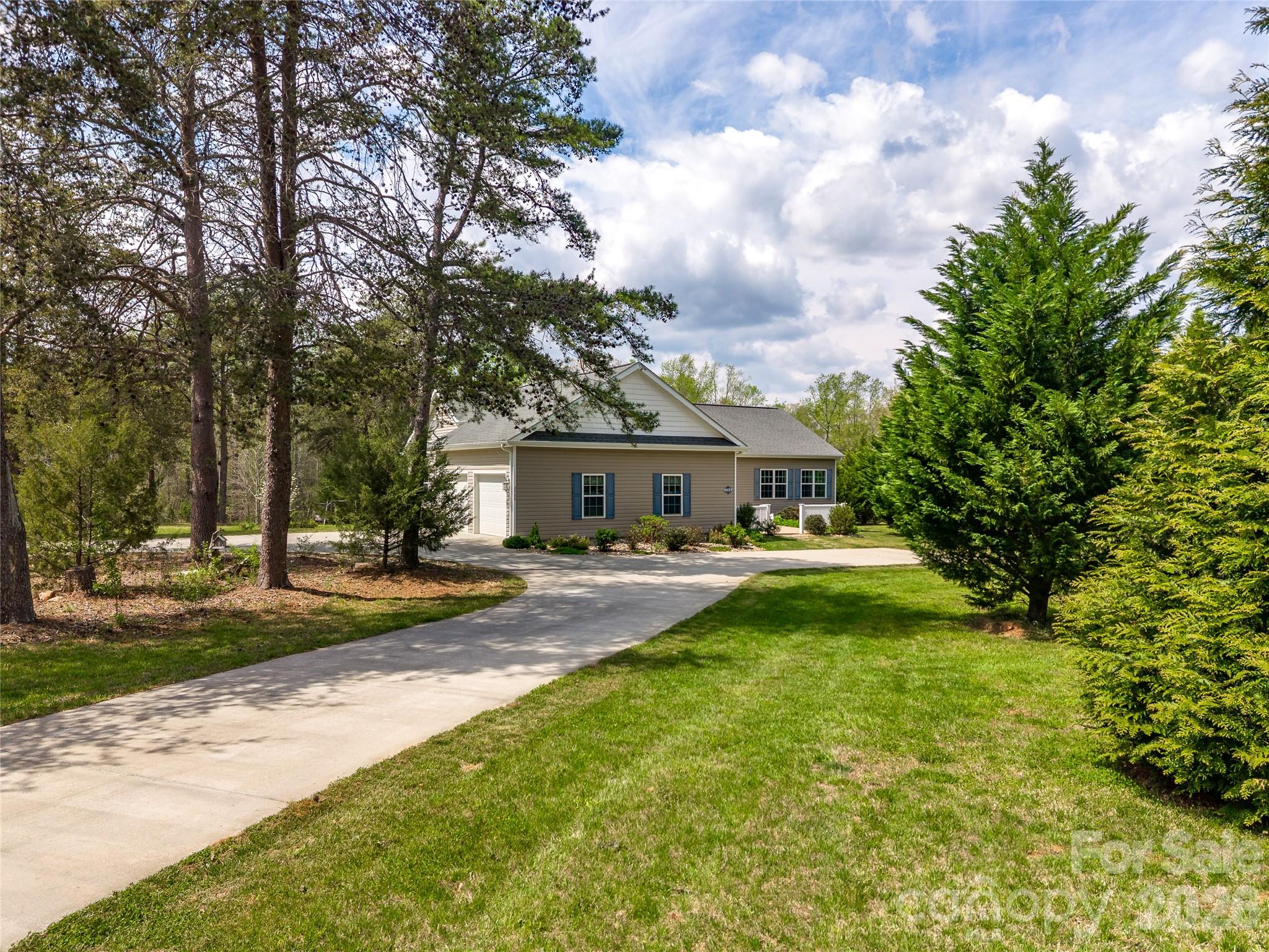 2500 S Blackstock Road Property Photo 3