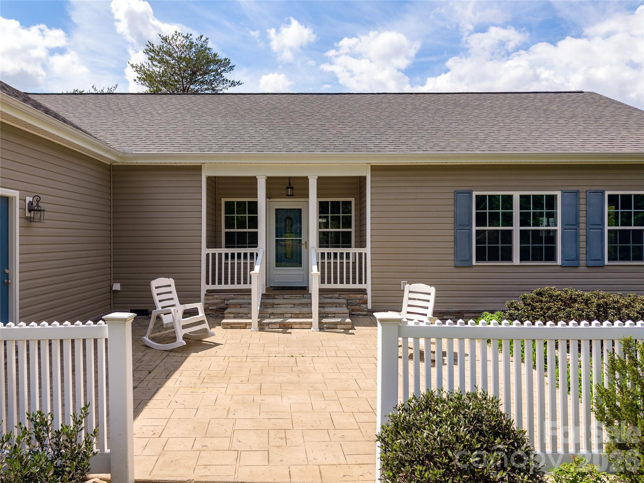 2500 S Blackstock Road Property Photo 4