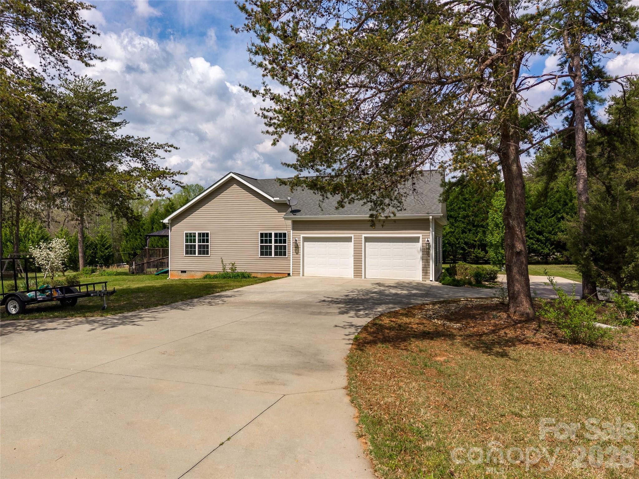 2500 S Blackstock Road Property Photo 6