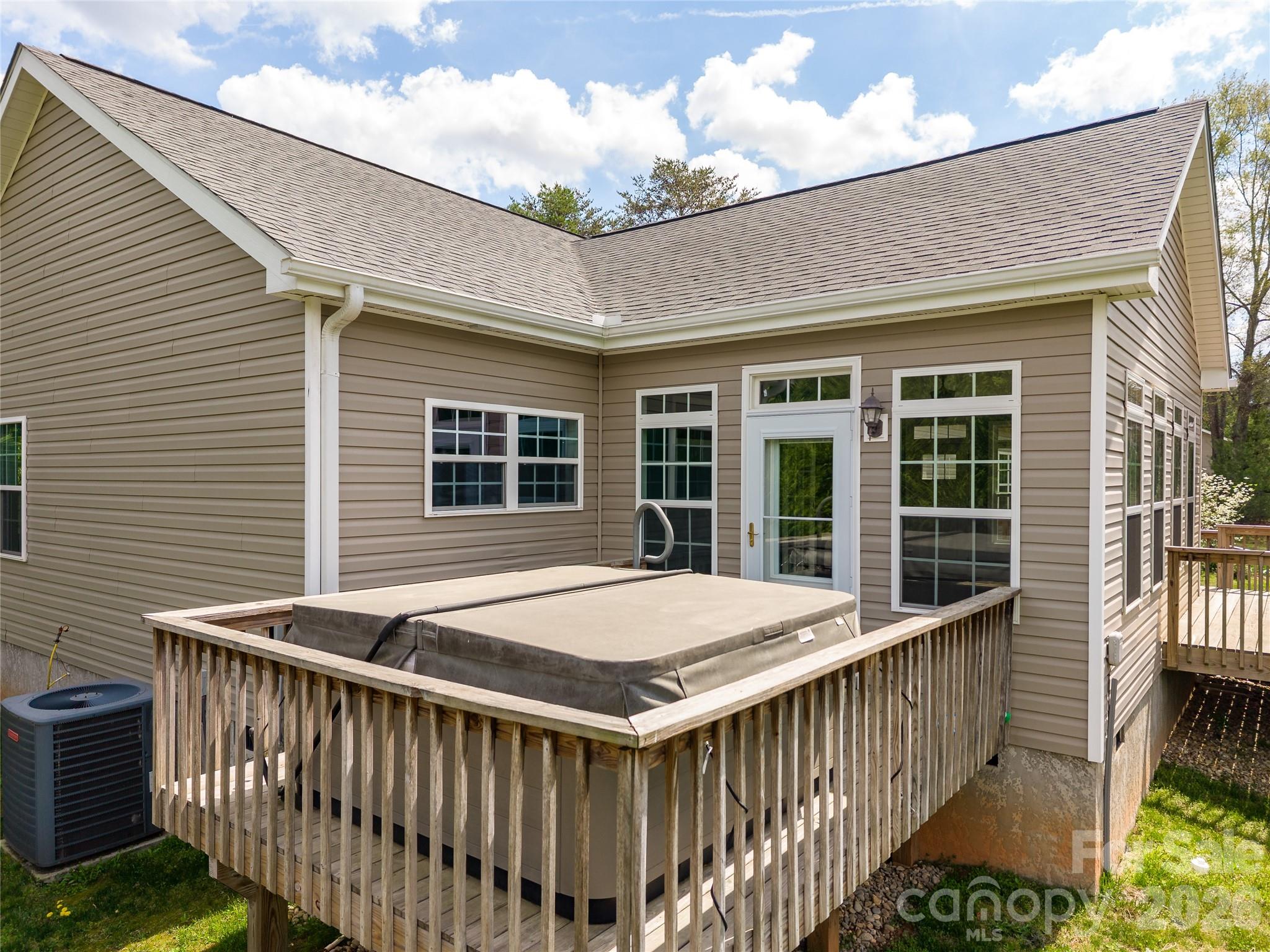 2500 S Blackstock Road Property Photo 8
