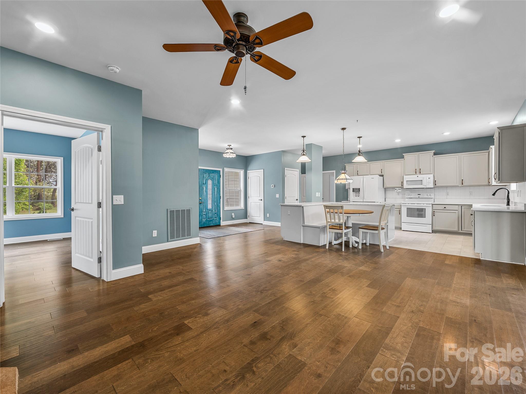 2500 S Blackstock Road Property Photo 14