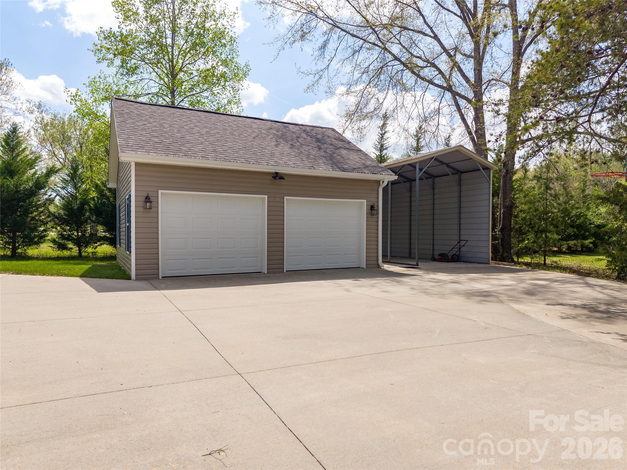 2500 S Blackstock Road Property Photo 39