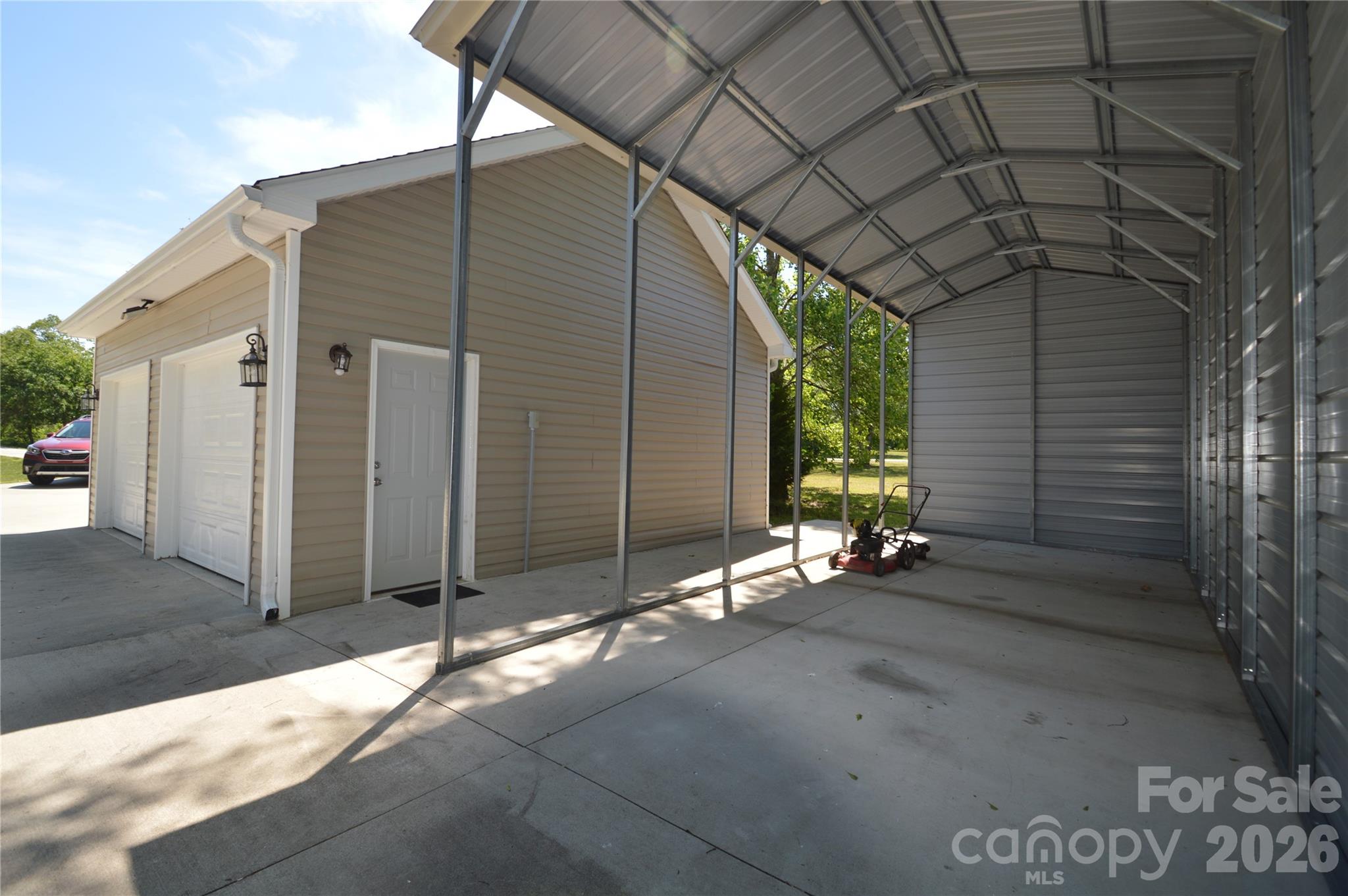 2500 S Blackstock Road Property Photo 41