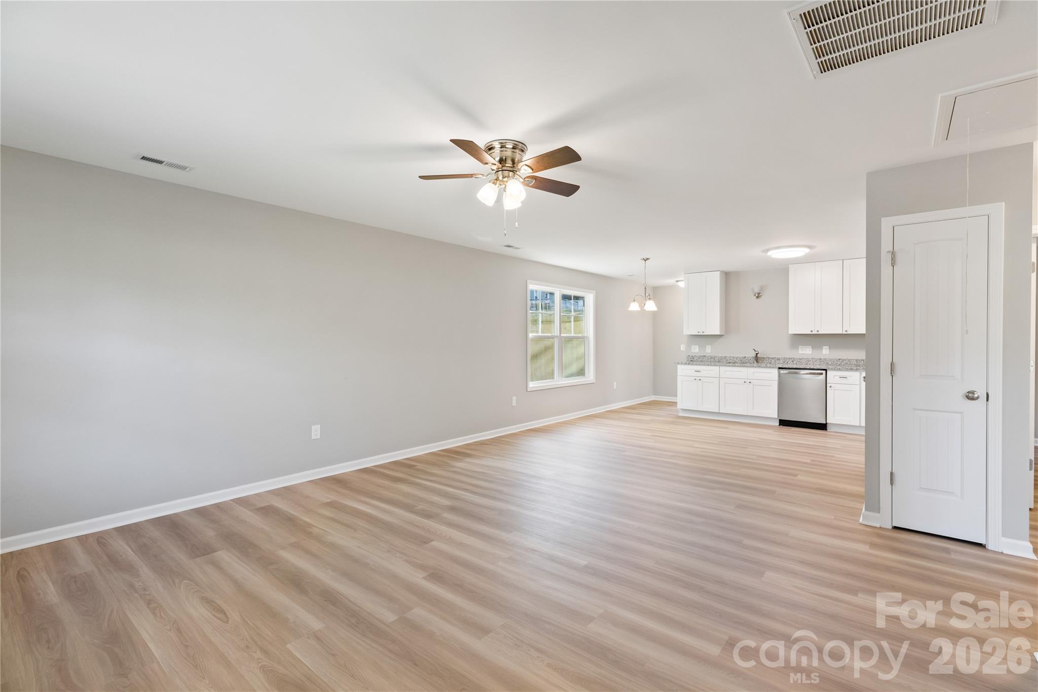 1021 E 10th Street Property Photo 6