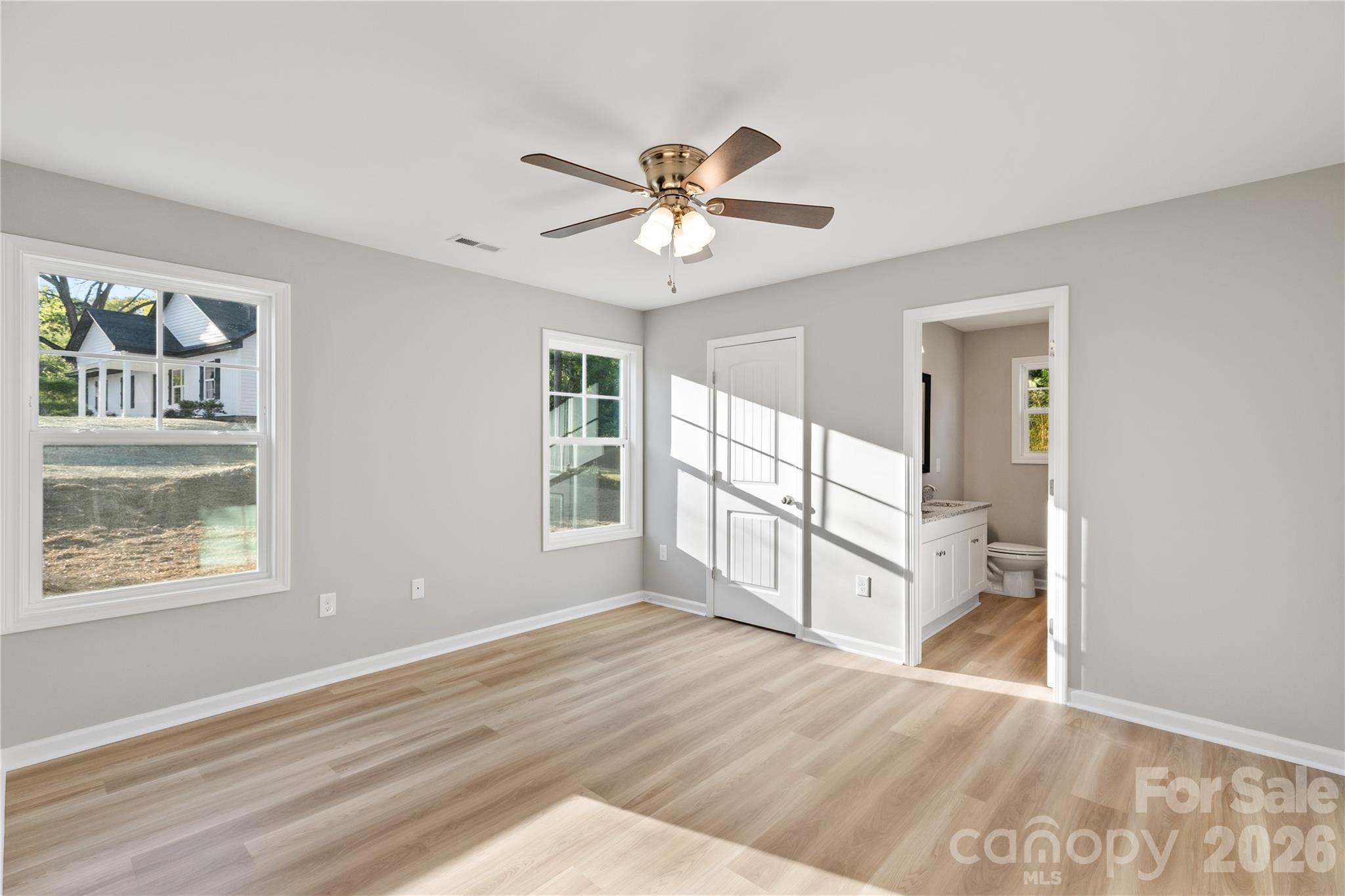 1021 E 10th Street Property Photo 13