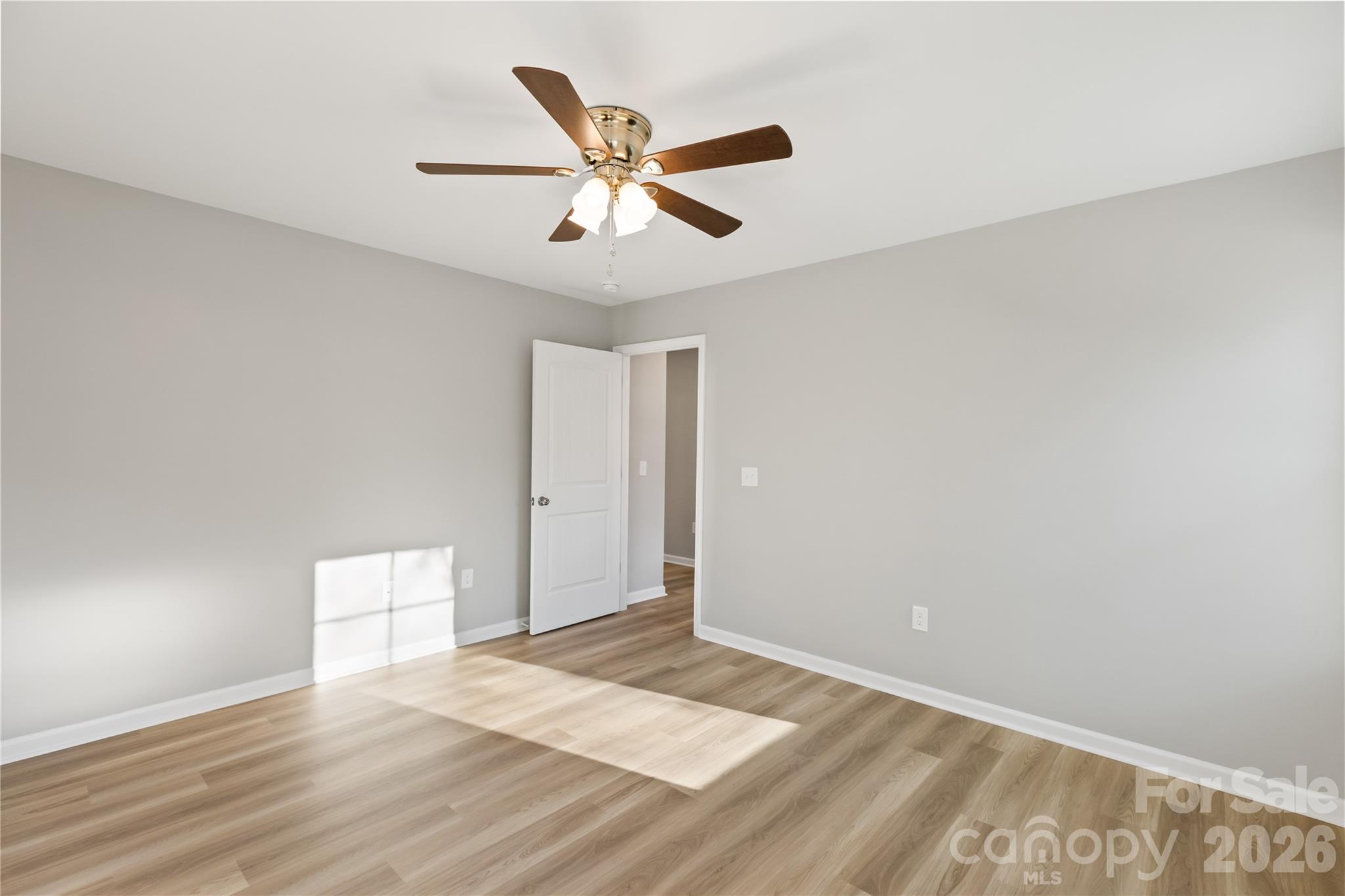 1021 E 10th Street Property Photo 14