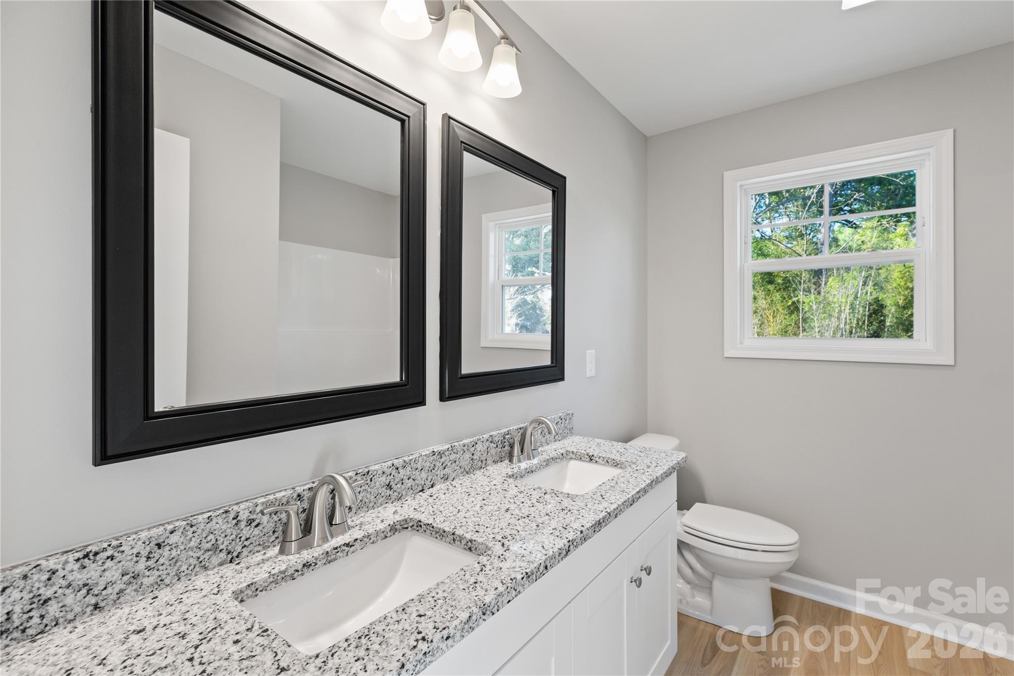 1021 E 10th Street Property Photo 17