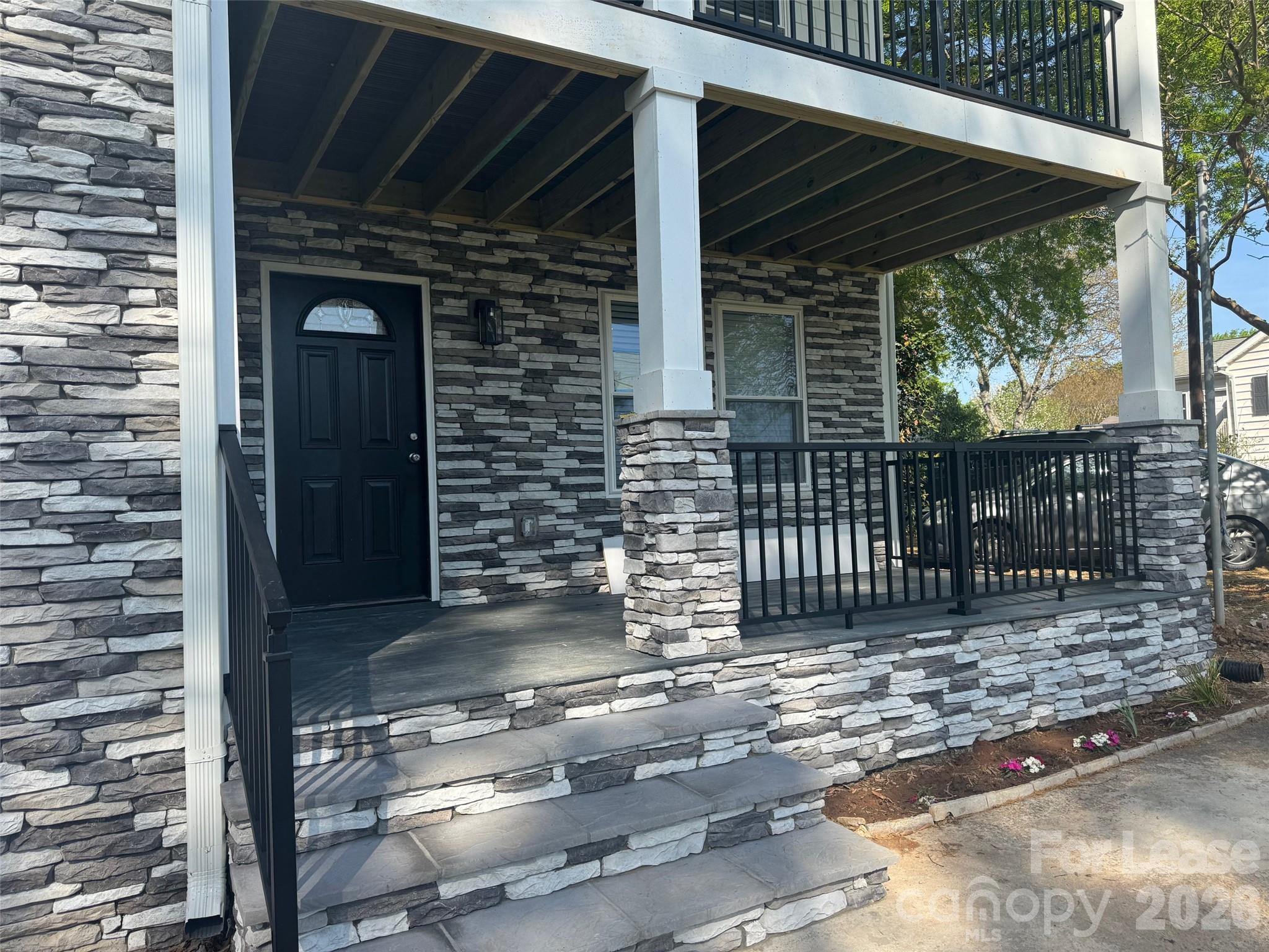 1008 Rockland Circle Property Photo 3
