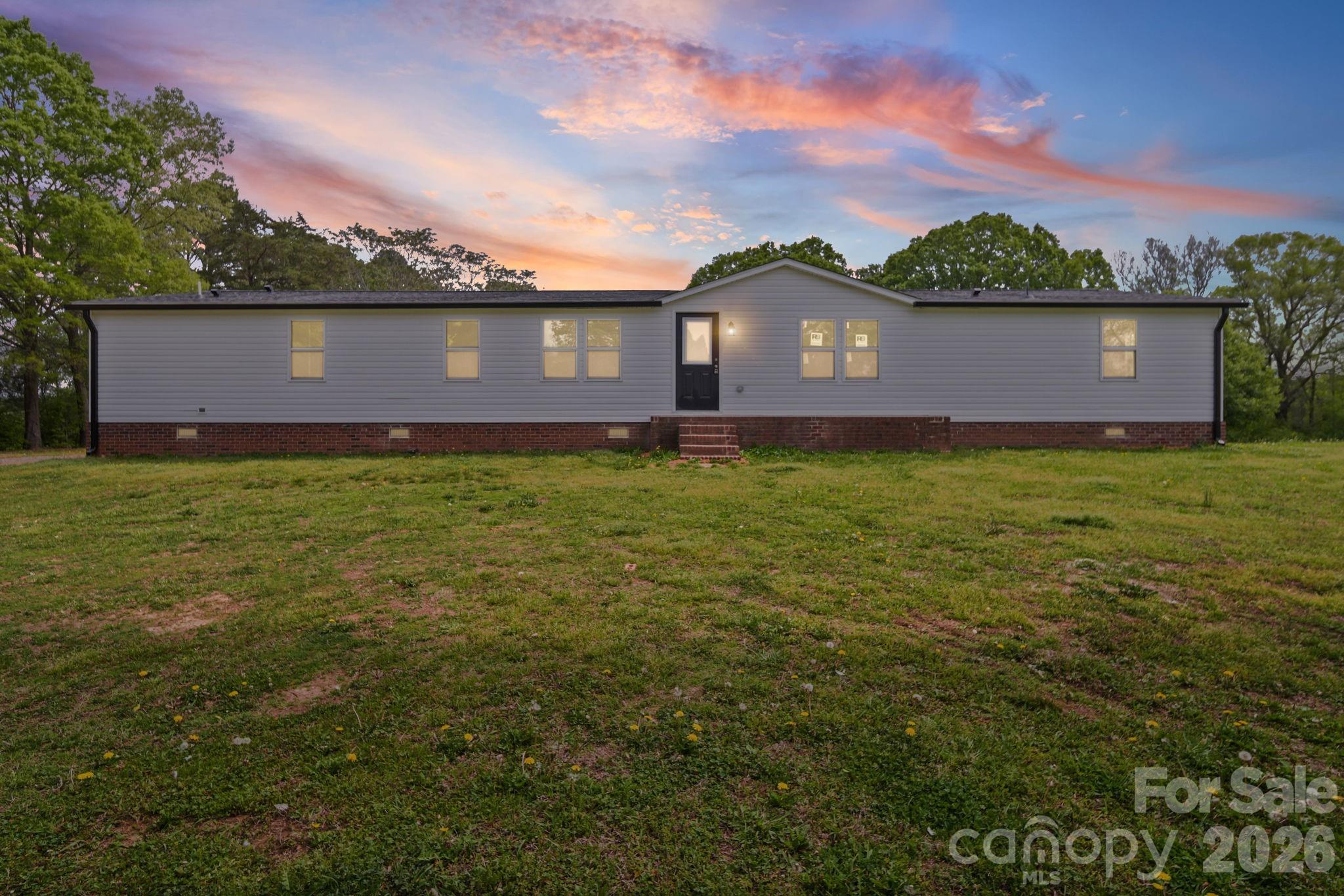 8592 Amanda Lane Property Photo 1