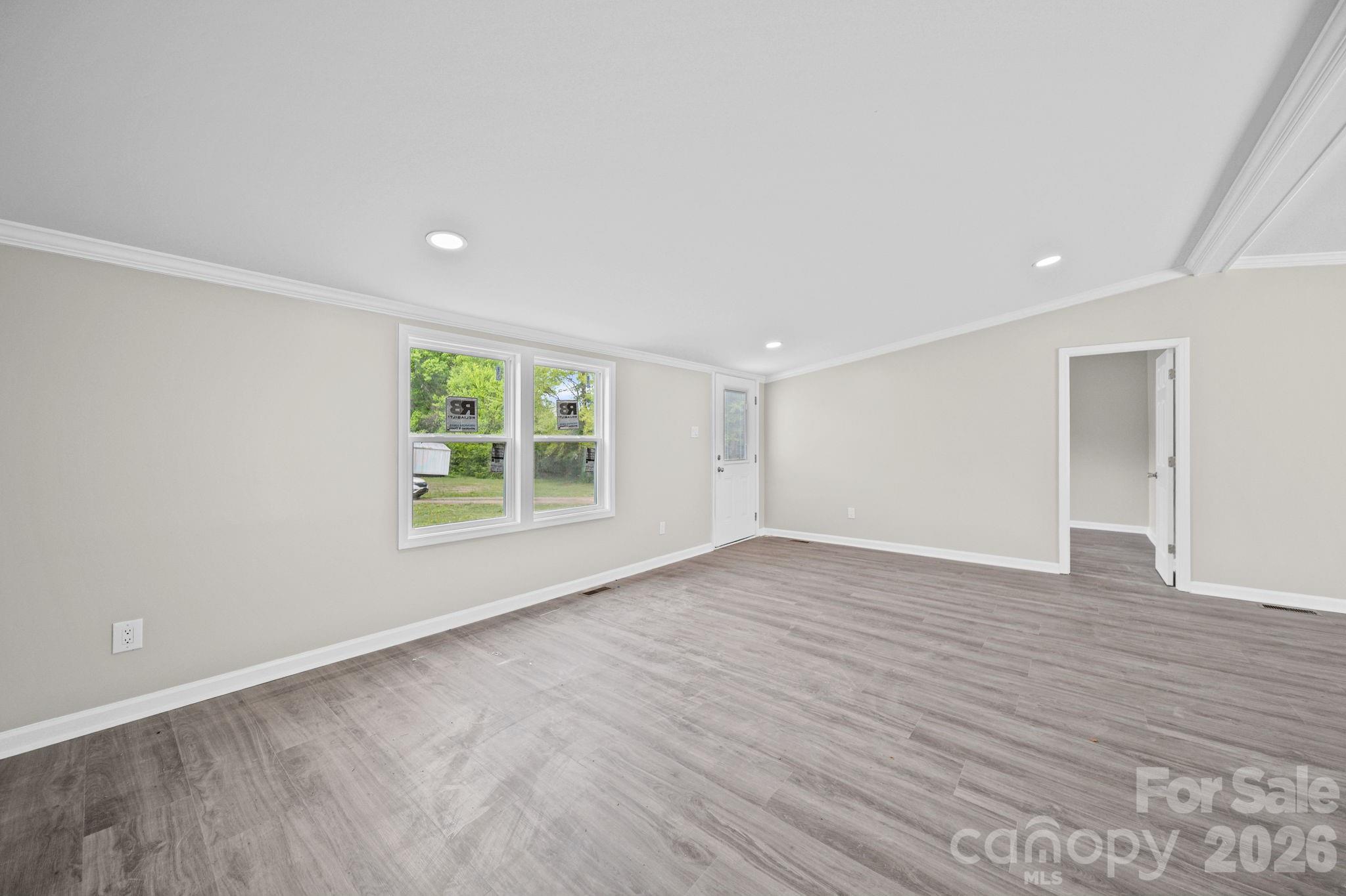 8592 Amanda Lane Property Photo 5