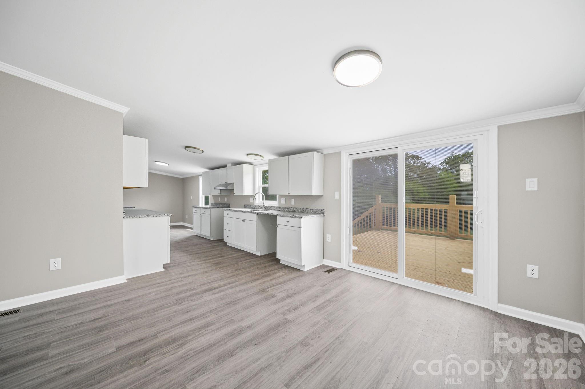 8592 Amanda Lane Property Photo 6