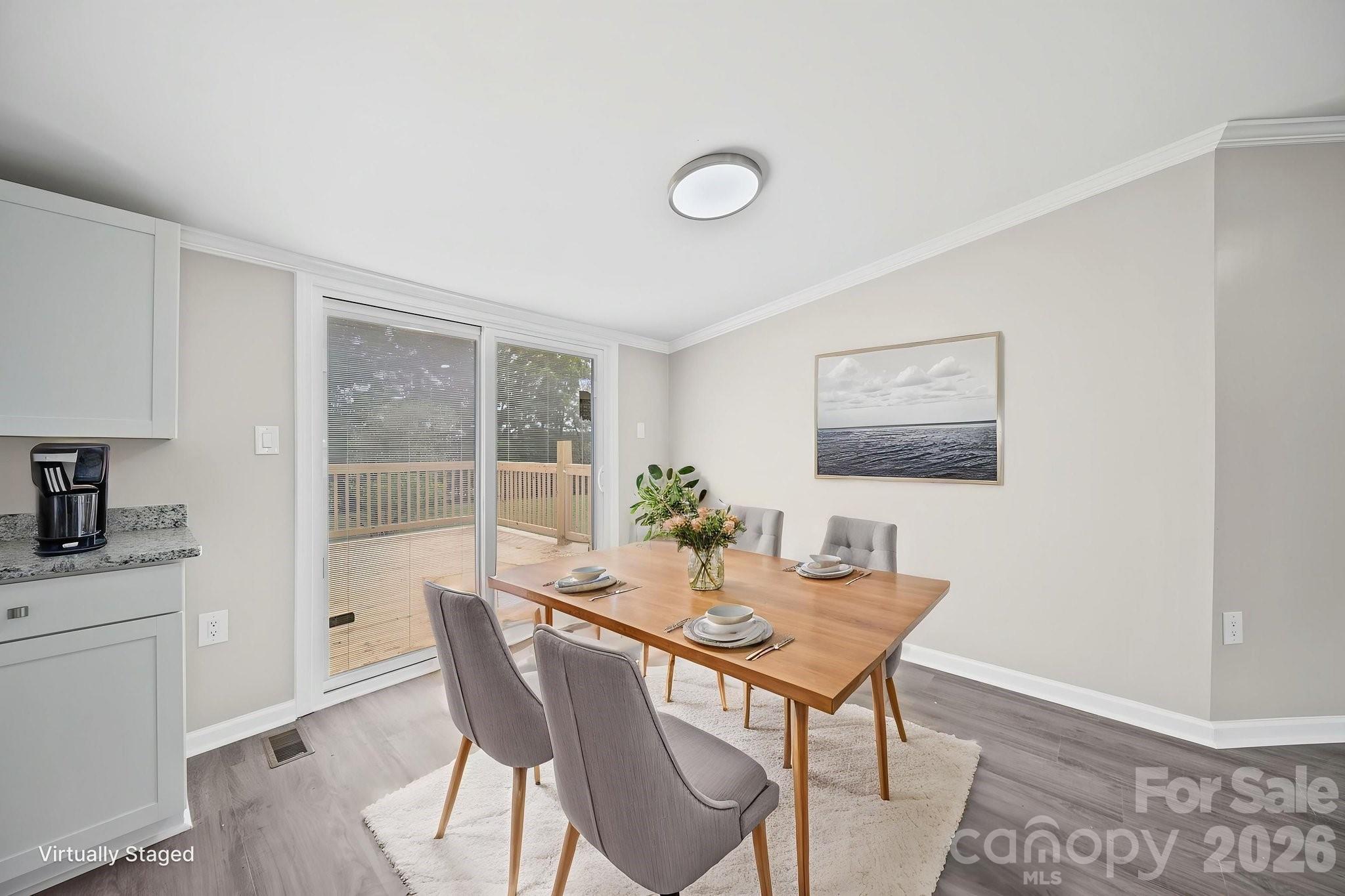 8592 Amanda Lane Property Photo 7