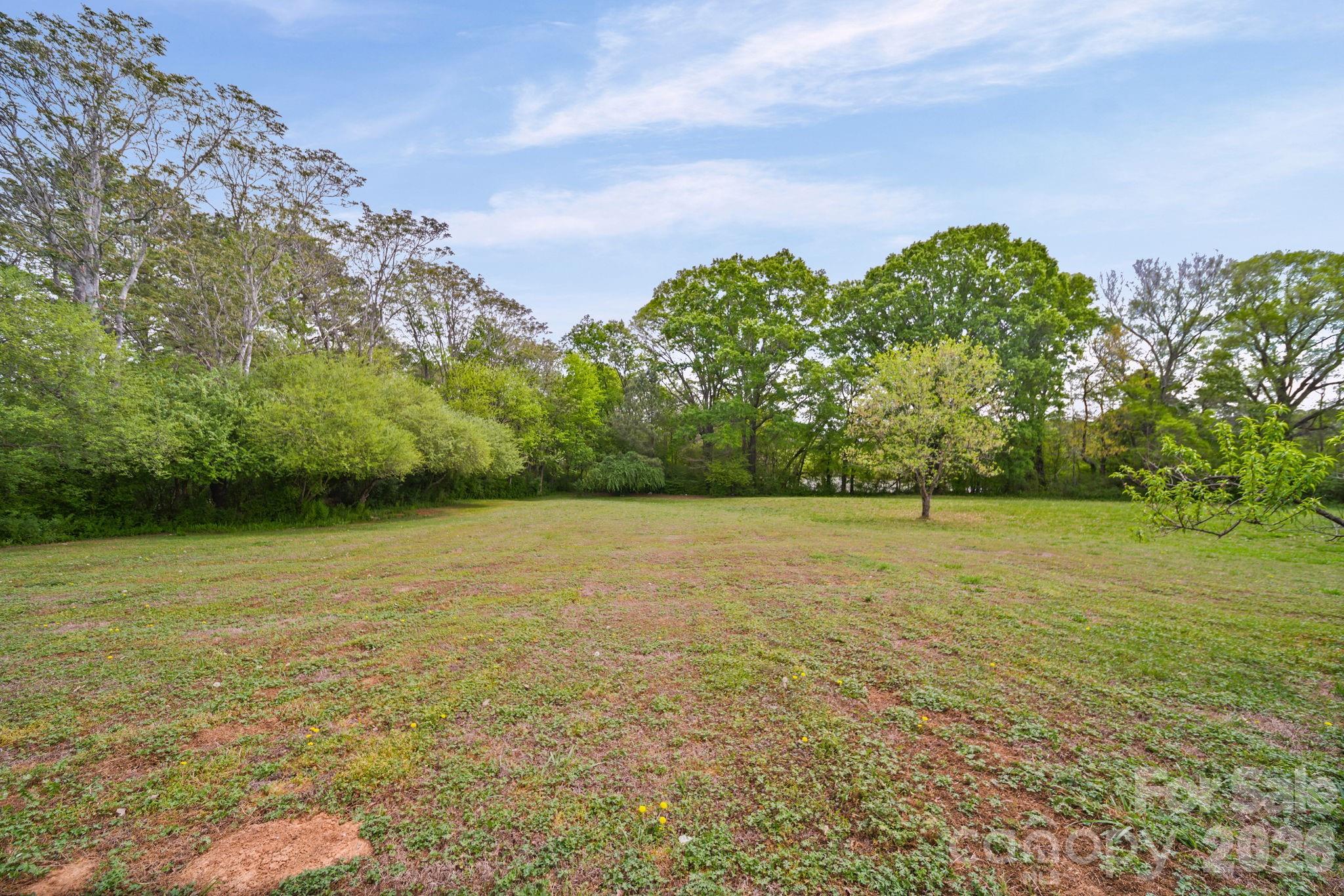 8592 Amanda Lane Property Photo 21