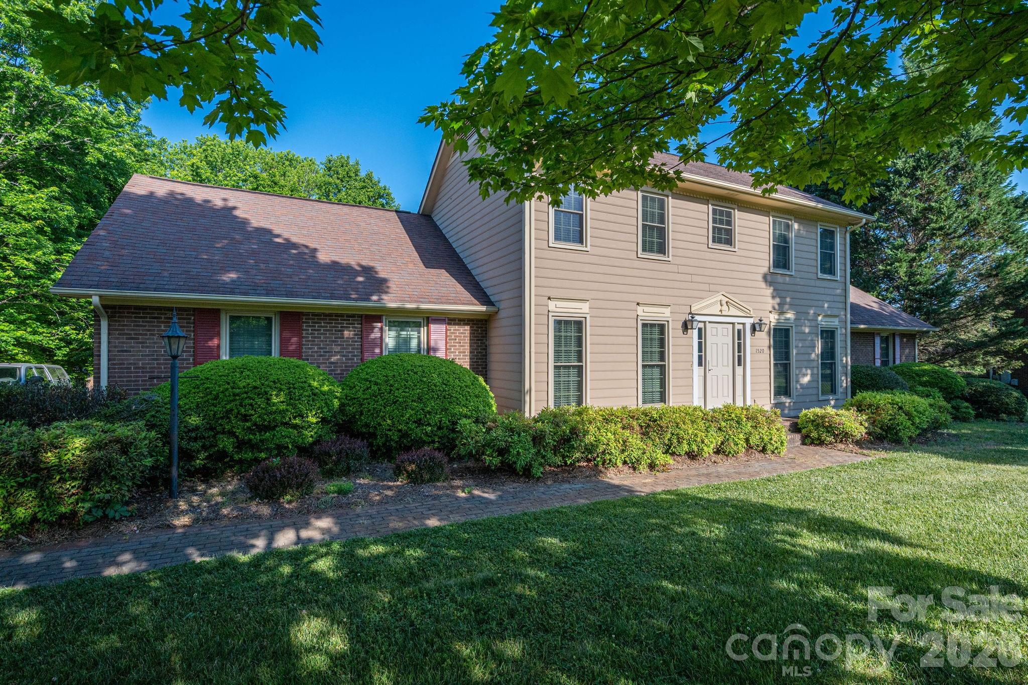 1520 Stableview Drive Property Photo 2