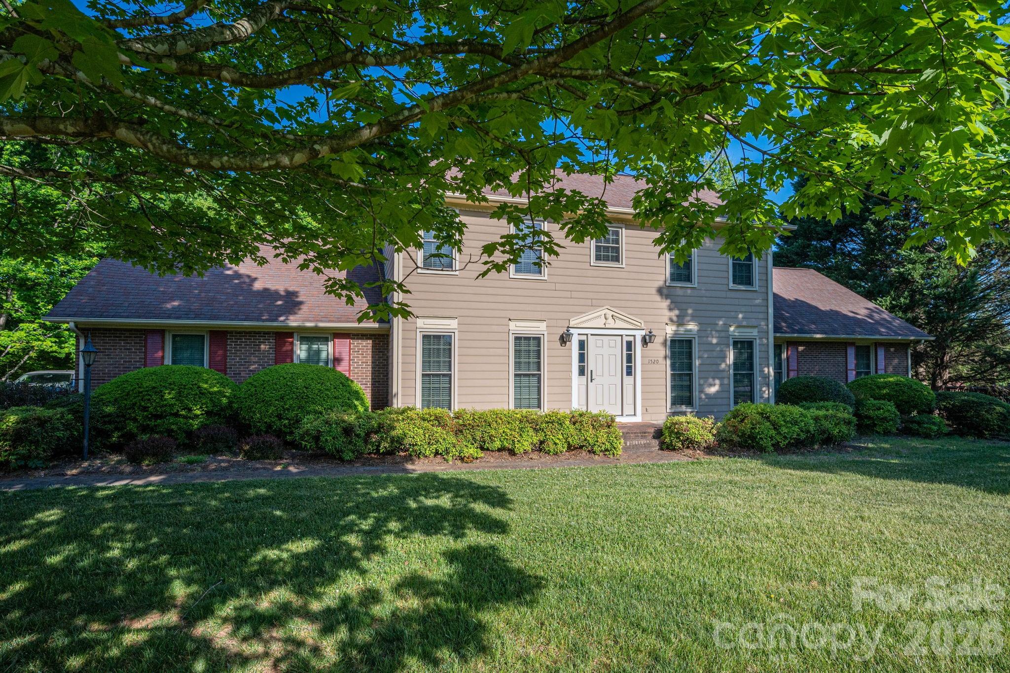 1520 Stableview Drive Property Photo 3