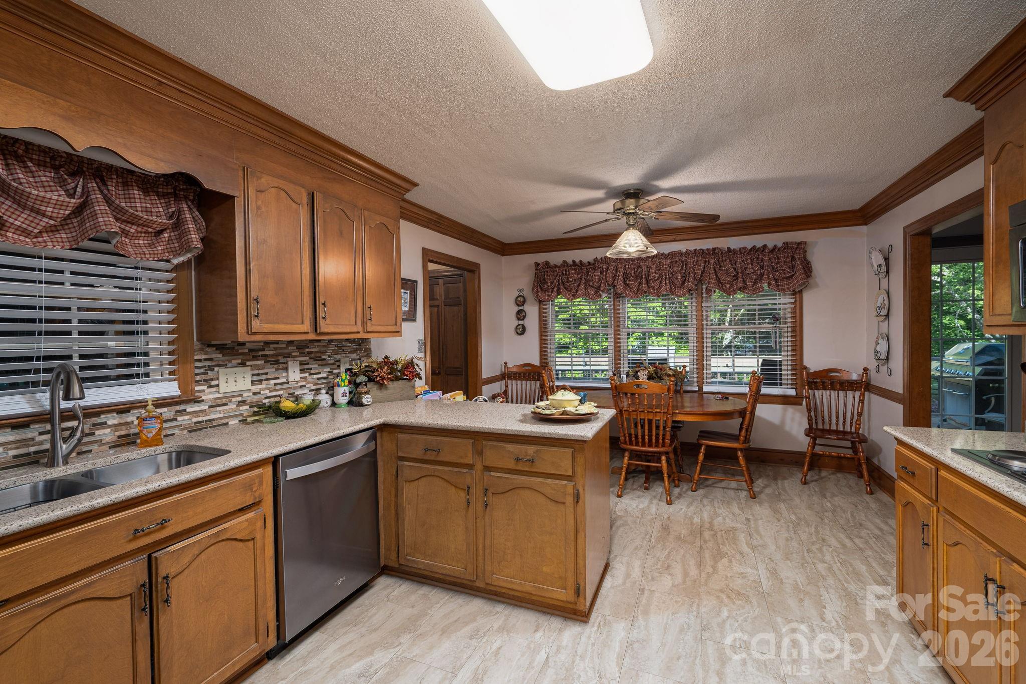1520 Stableview Drive Property Photo 14
