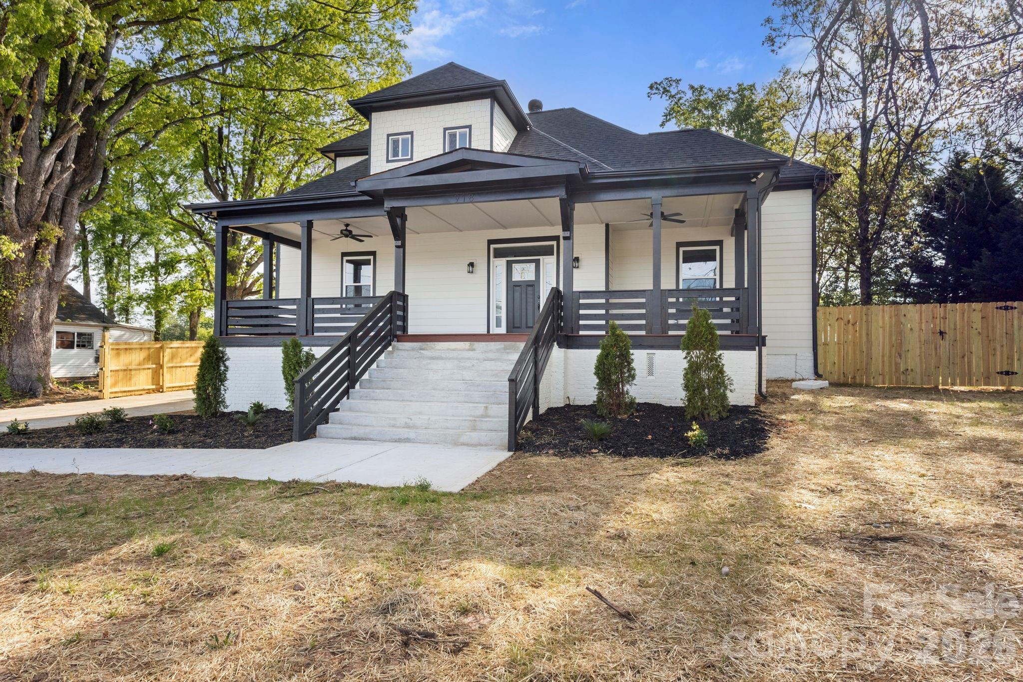 918 N New Hope Road Property Photo 1