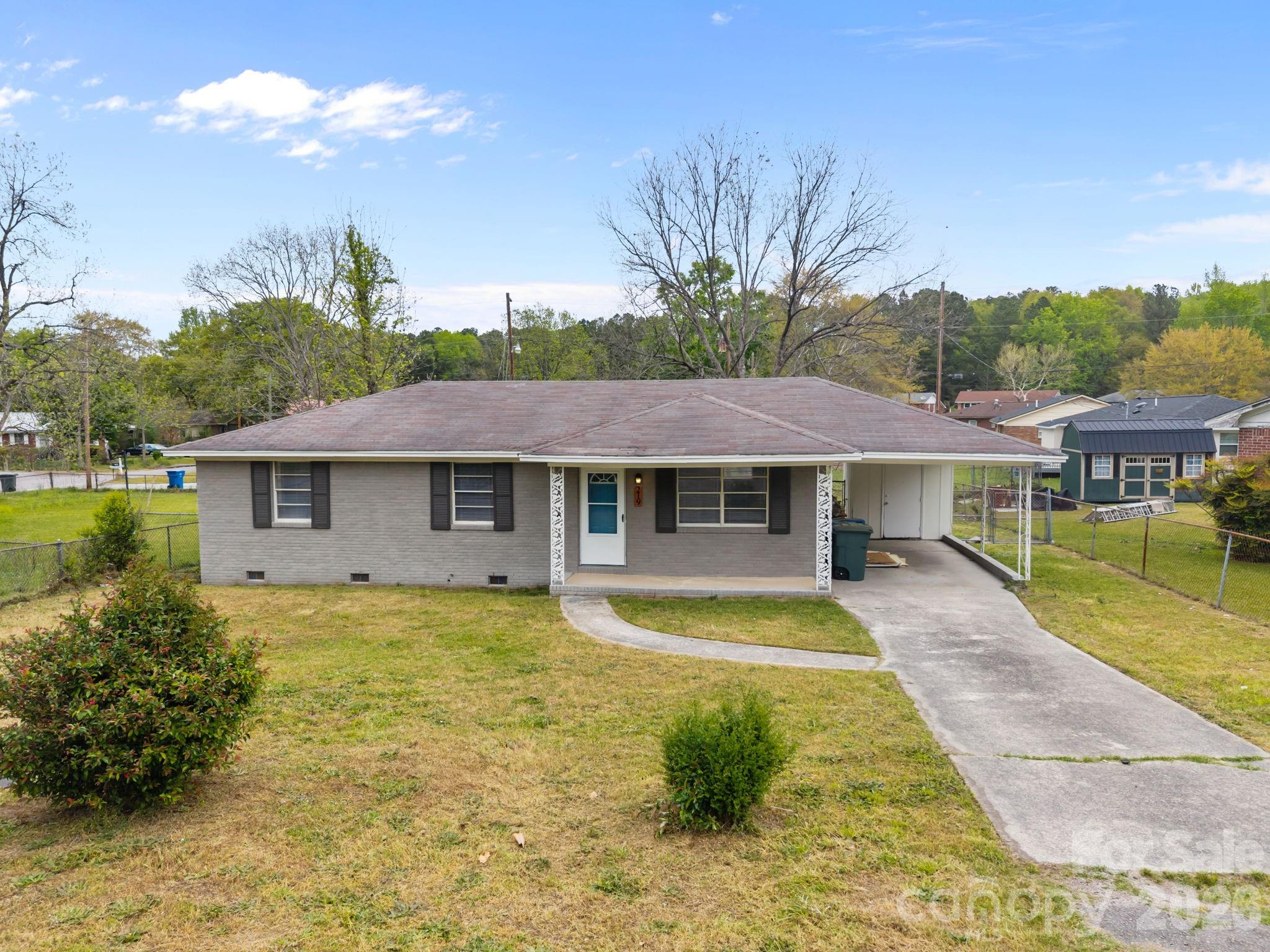 219 Dixon Drive Property Photo 2