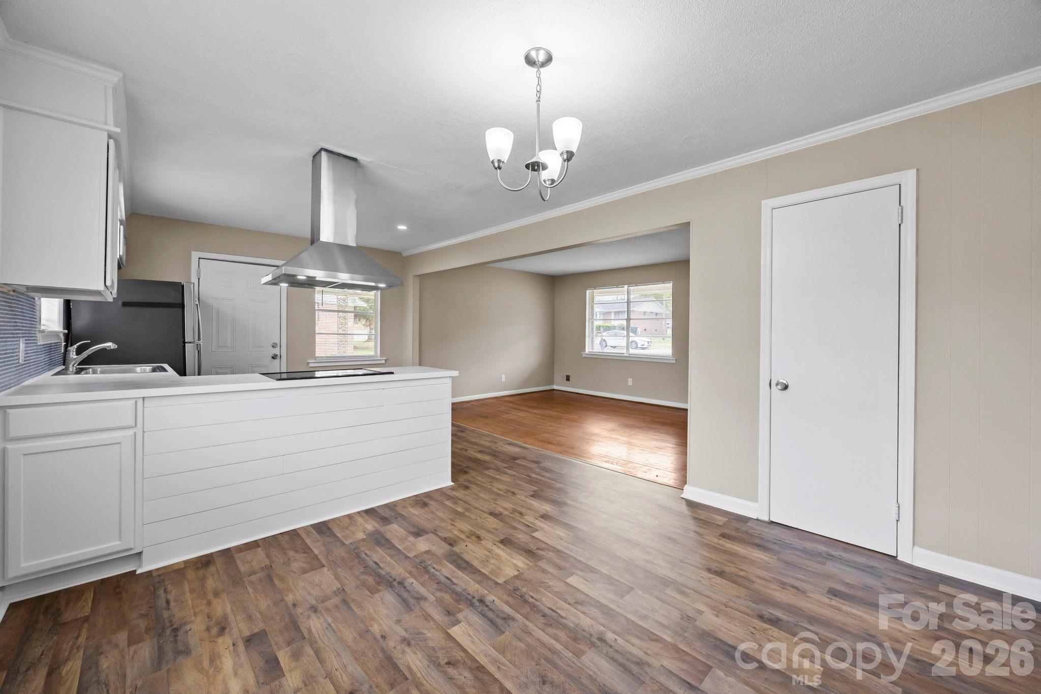 219 Dixon Drive Property Photo 4