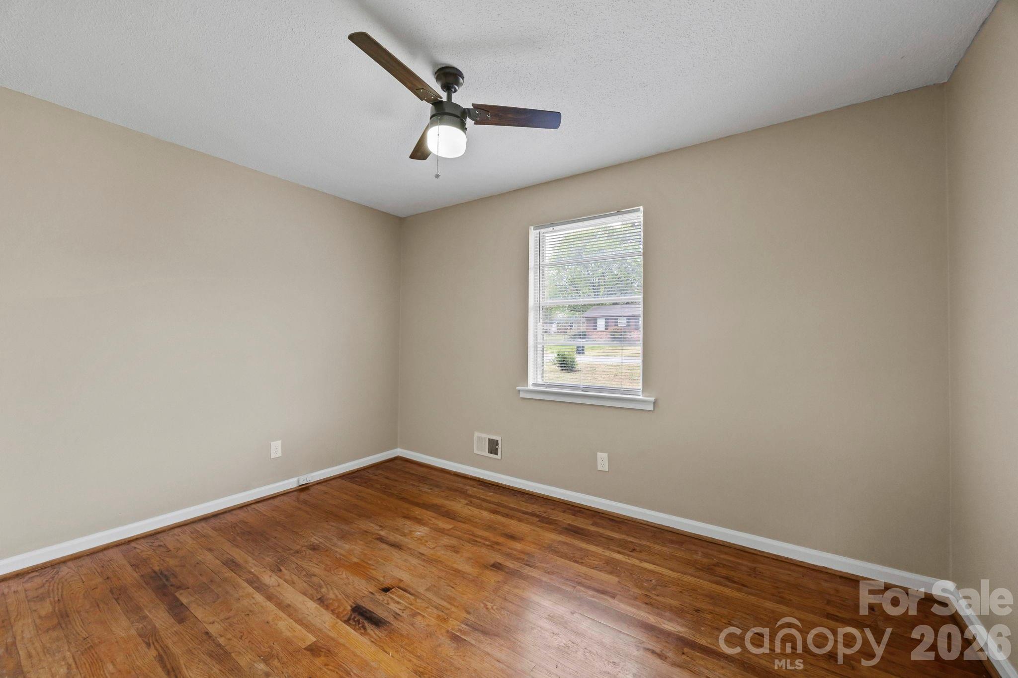 219 Dixon Drive Property Photo 7