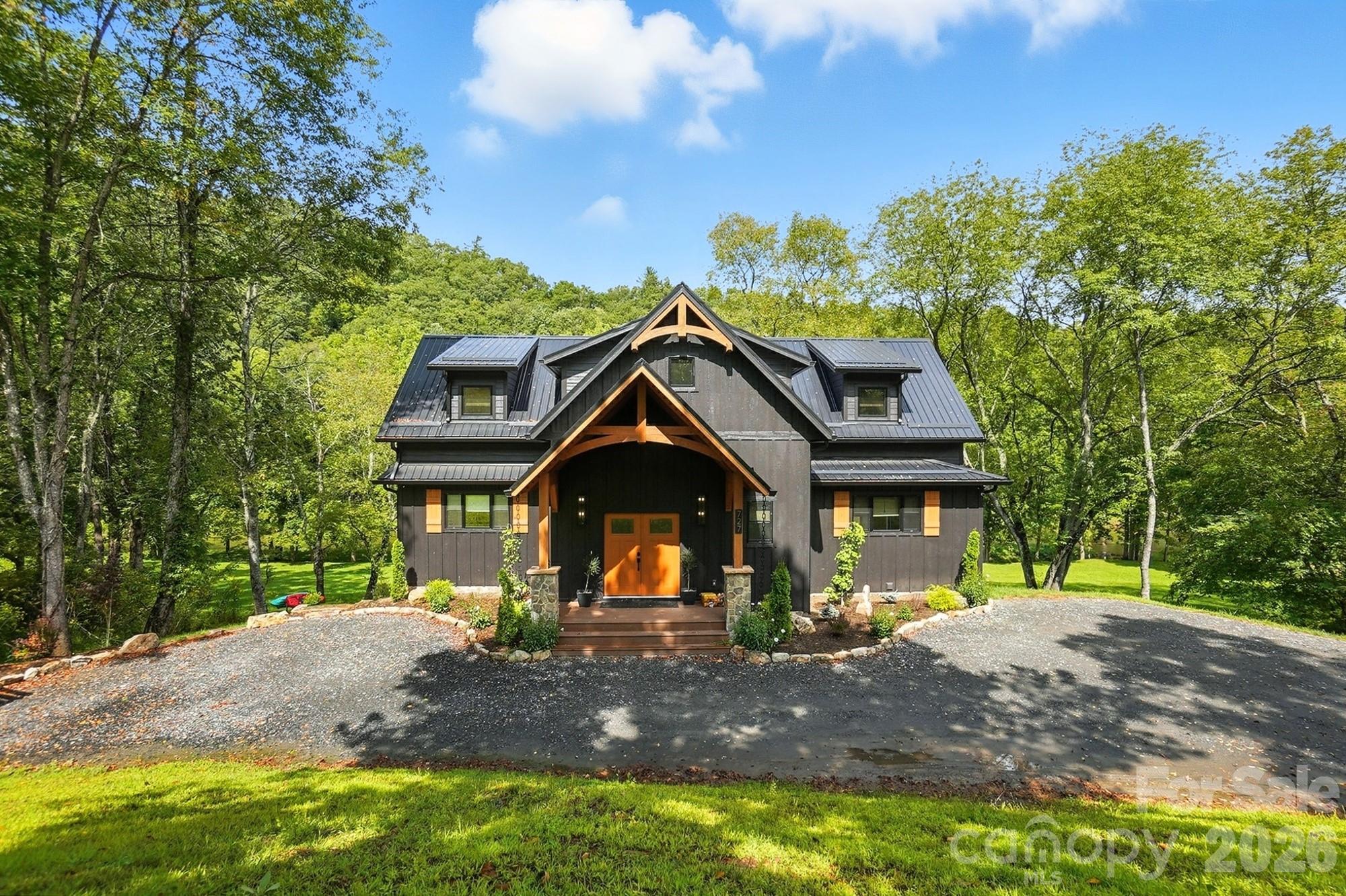 727 Riverwind Drive Property Photo 3