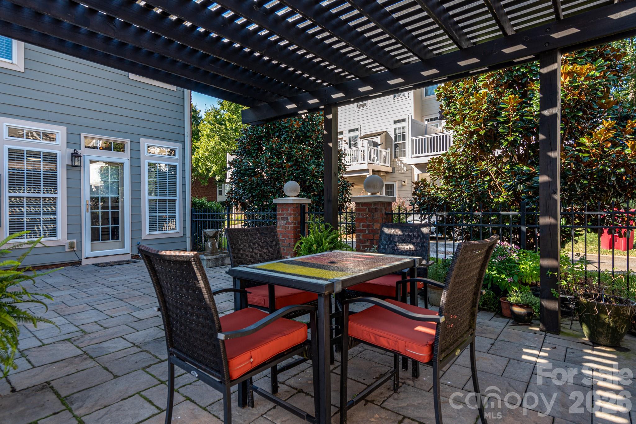 438 Magnolia Street Property Photo 1