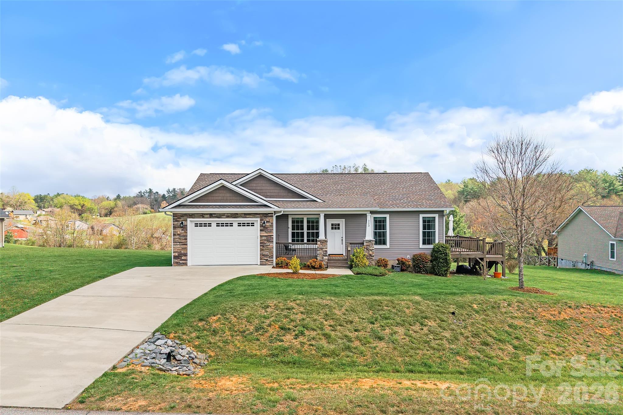 223 River Breeze Lane Property Photo 2