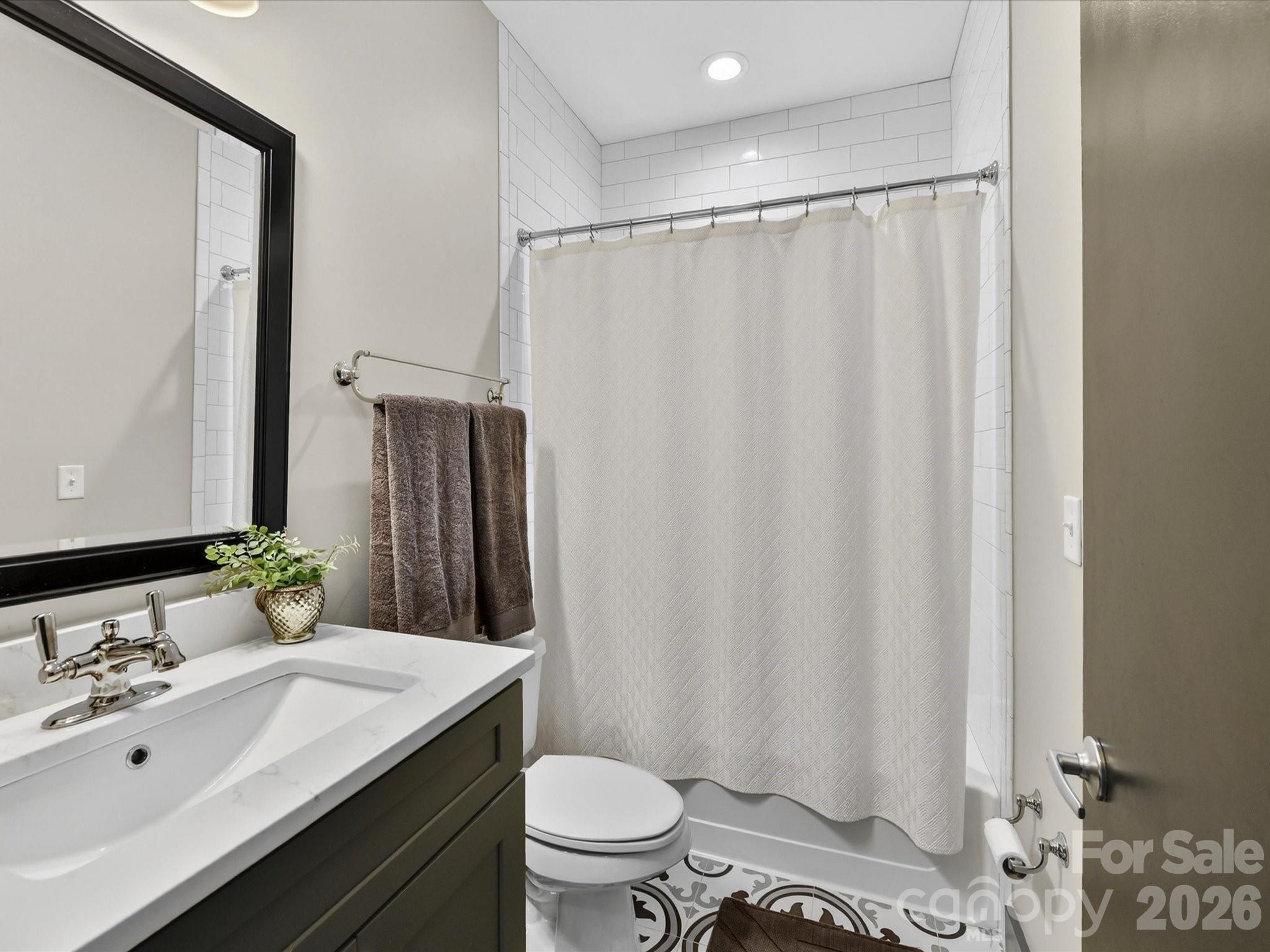 420 N Mcdowell Street Property Photo 6