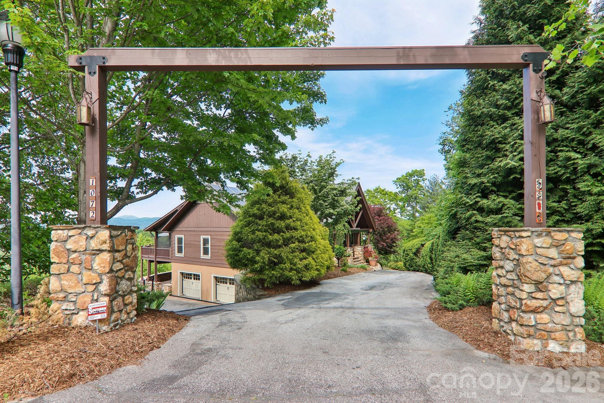 1072 Corsica Lane Property Photo 6