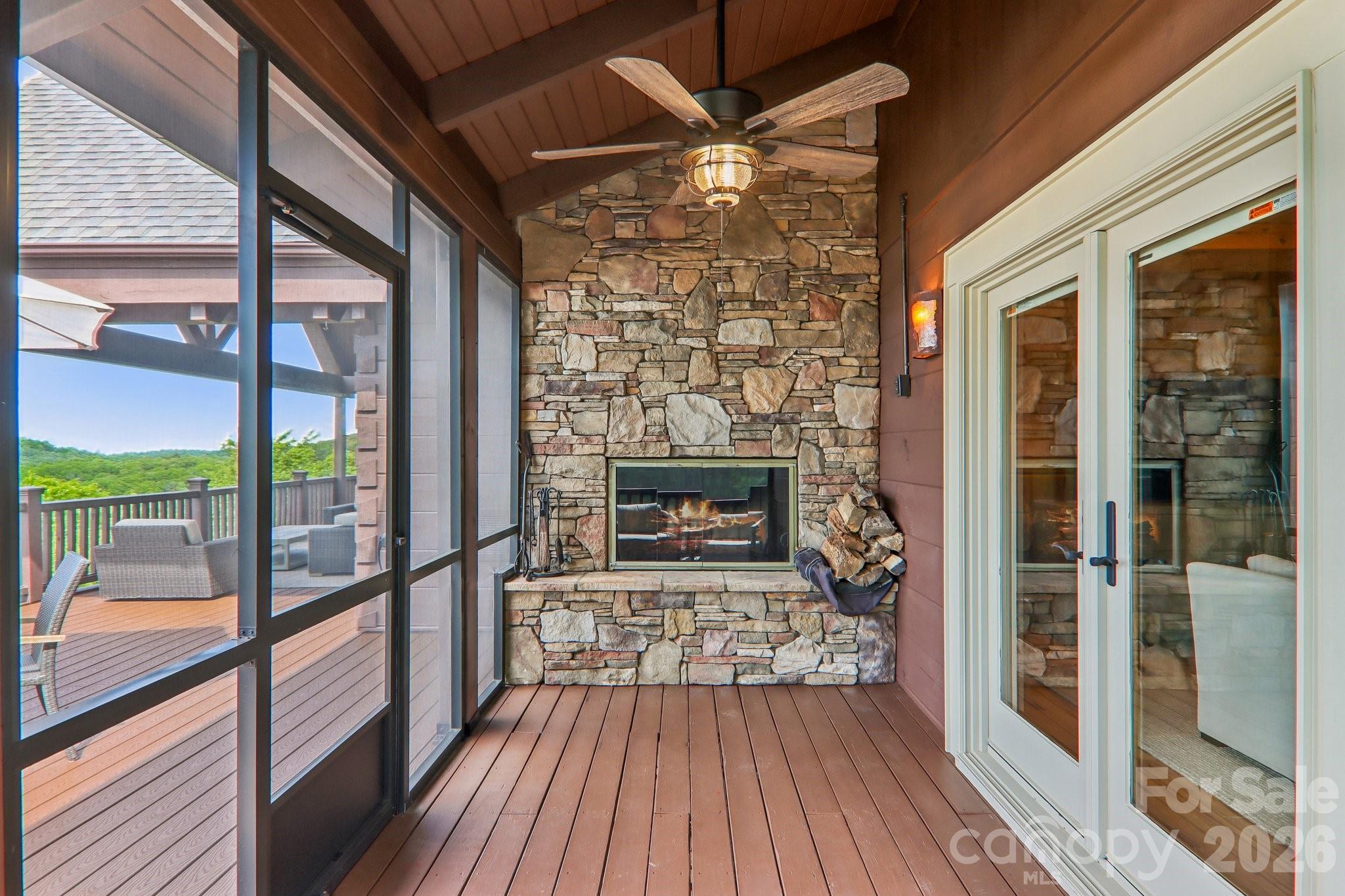 1072 Corsica Lane Property Photo 20
