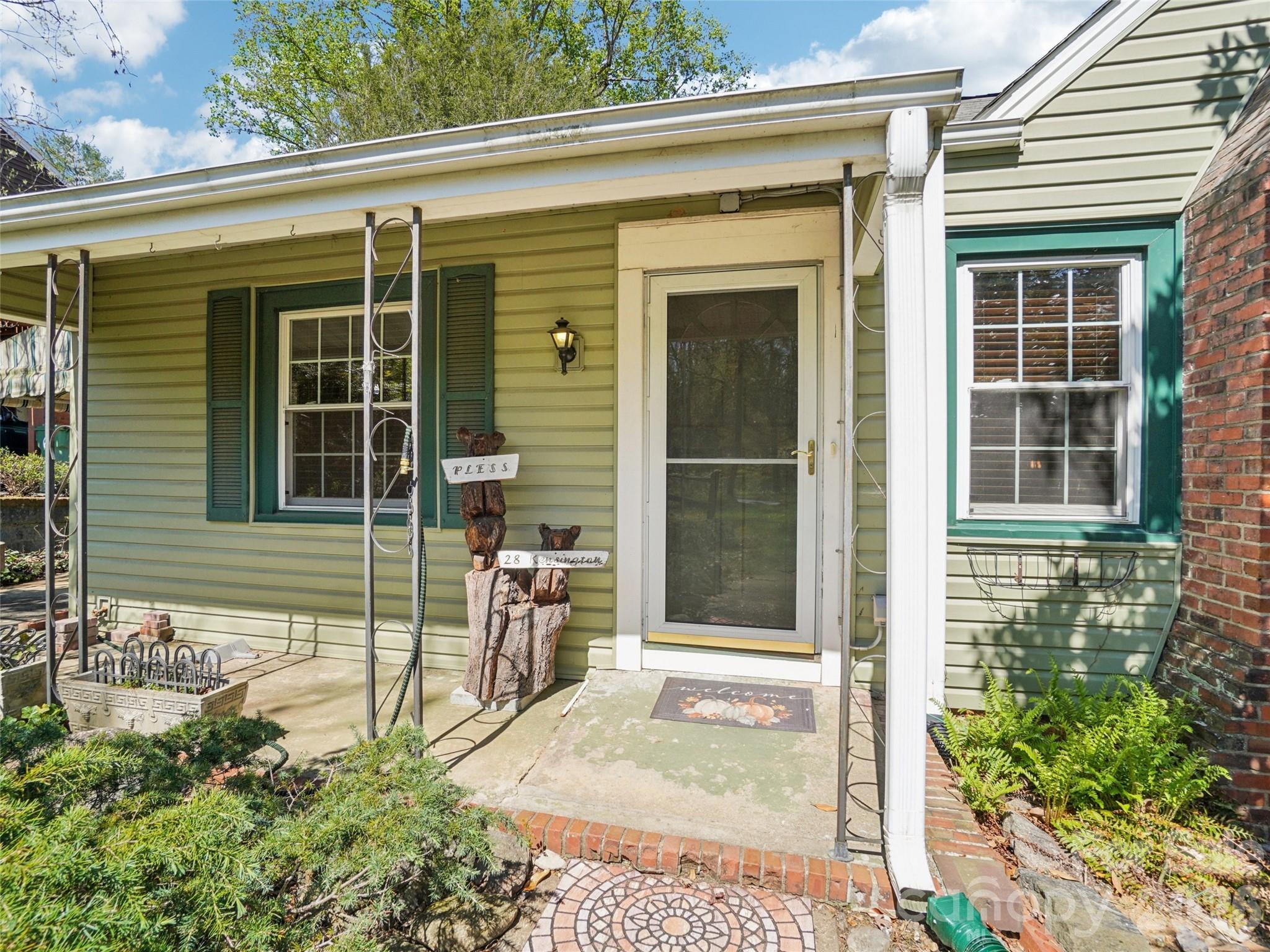 28 Kensington Drive Property Photo 4