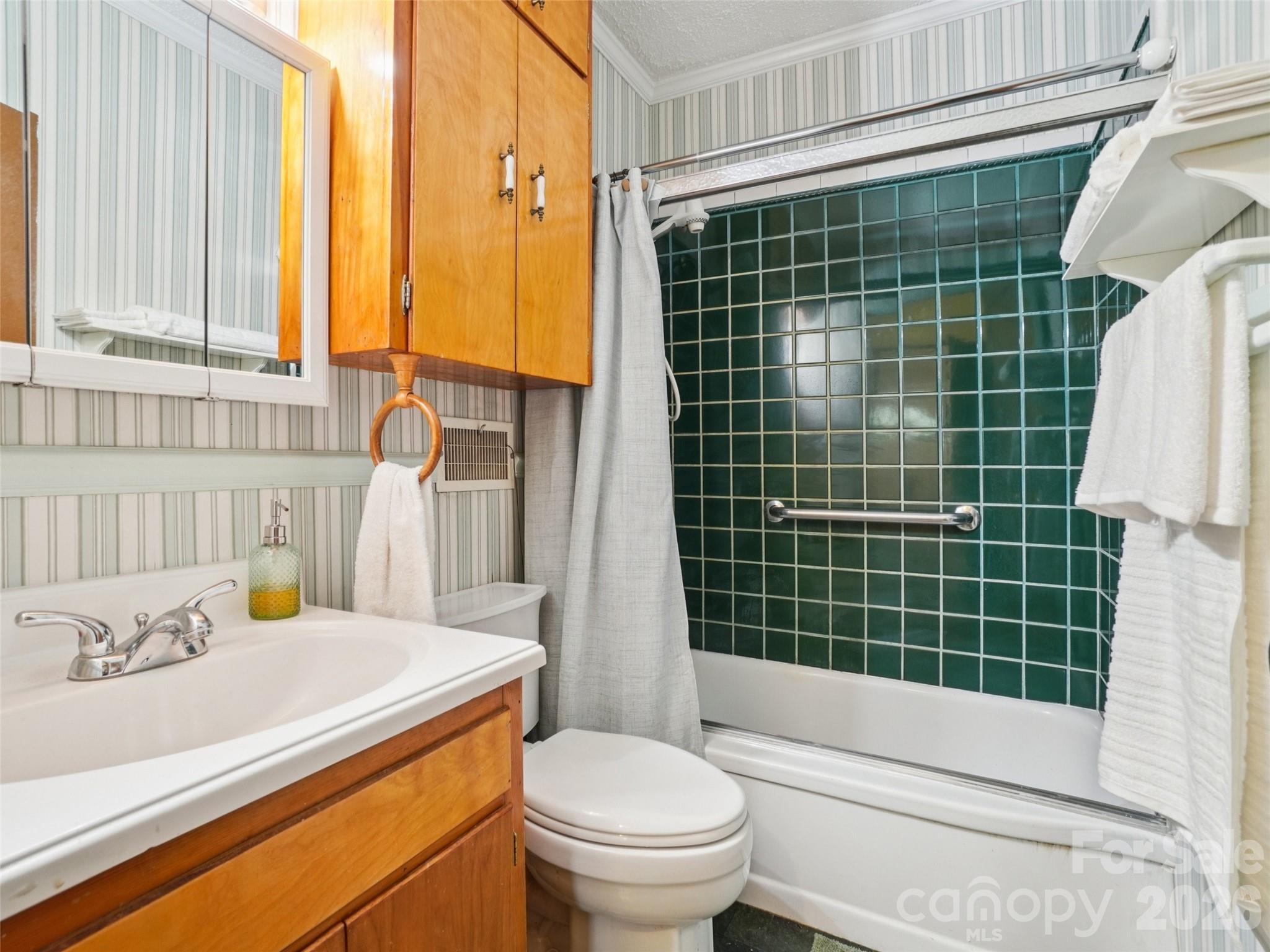 28 Kensington Drive Property Photo 18