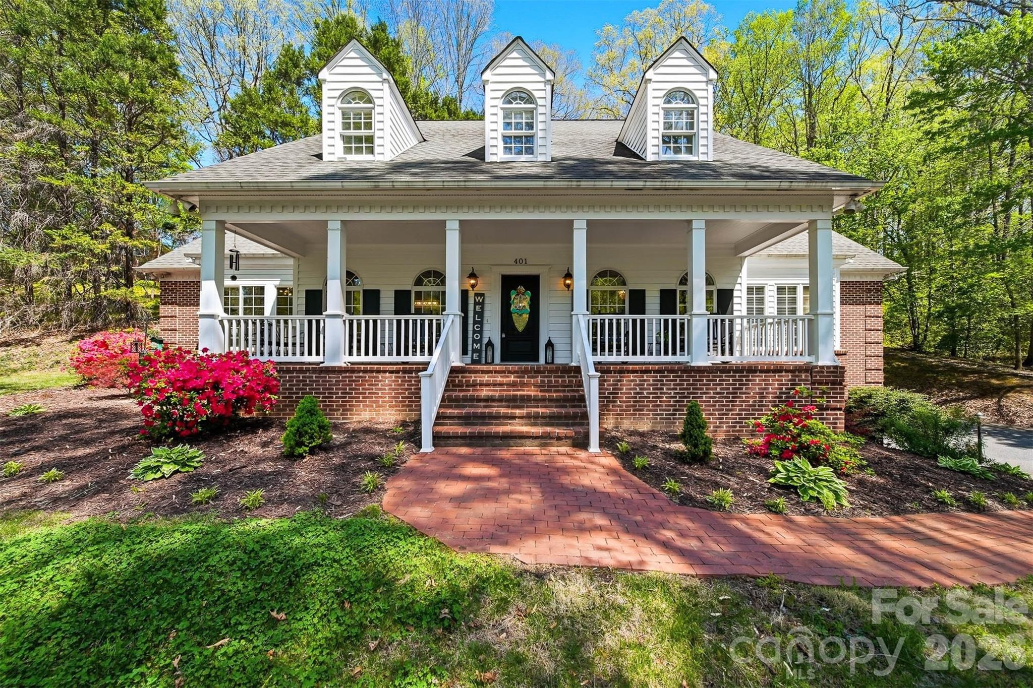 401 Stonecroft Drive Property Photo 1