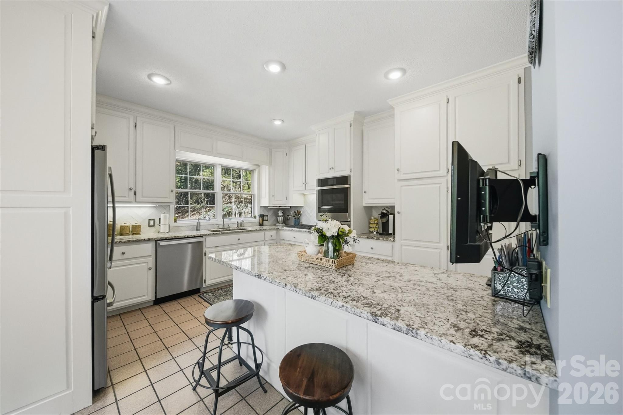 401 Stonecroft Drive Property Photo 3