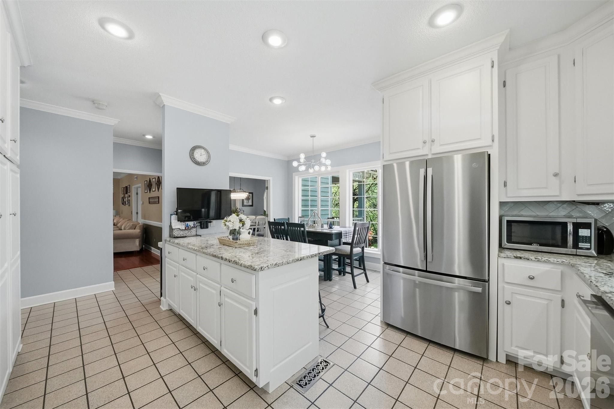 401 Stonecroft Drive Property Photo 6
