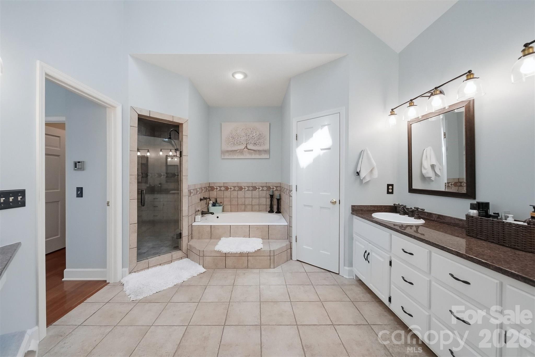401 Stonecroft Drive Property Photo 10