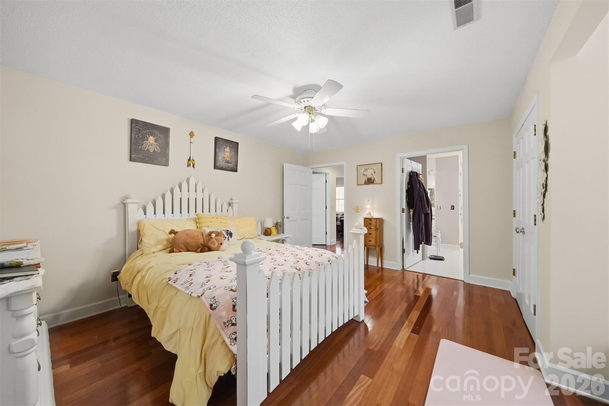401 Stonecroft Drive Property Photo 14