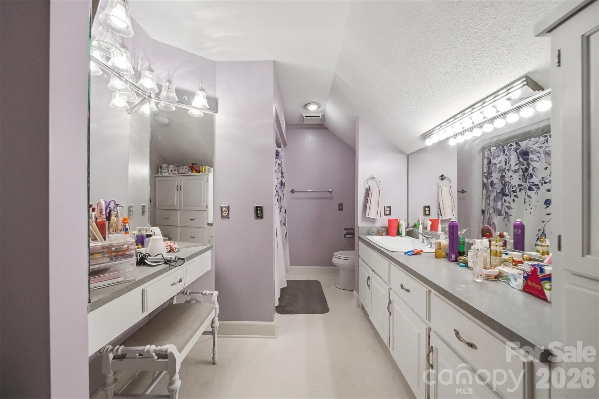 401 Stonecroft Drive Property Photo 15