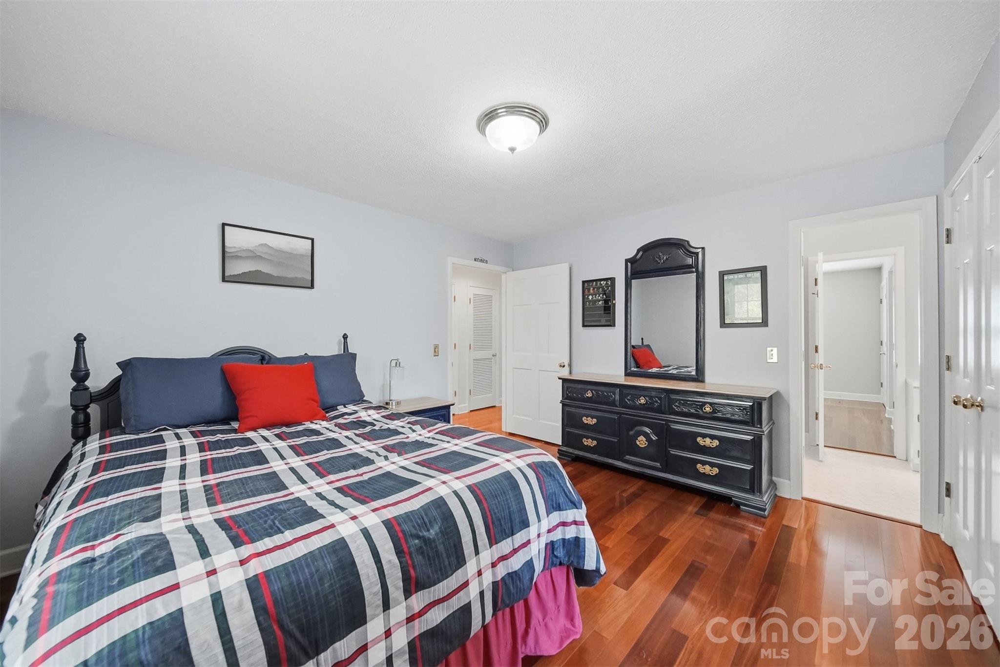 401 Stonecroft Drive Property Photo 18