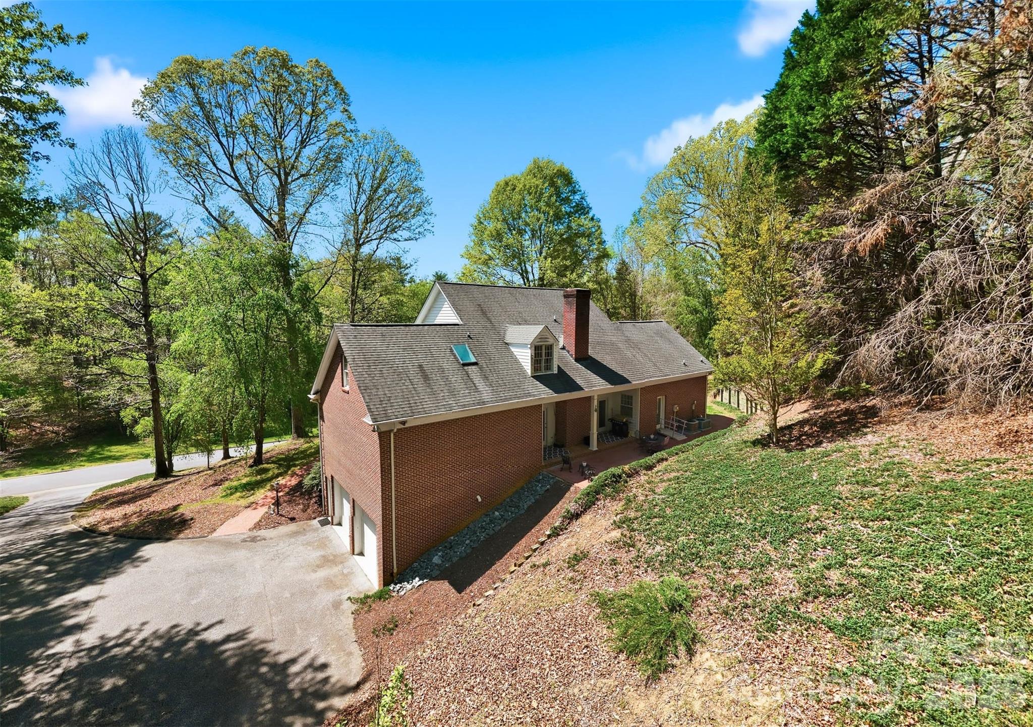 401 Stonecroft Drive Property Photo 32