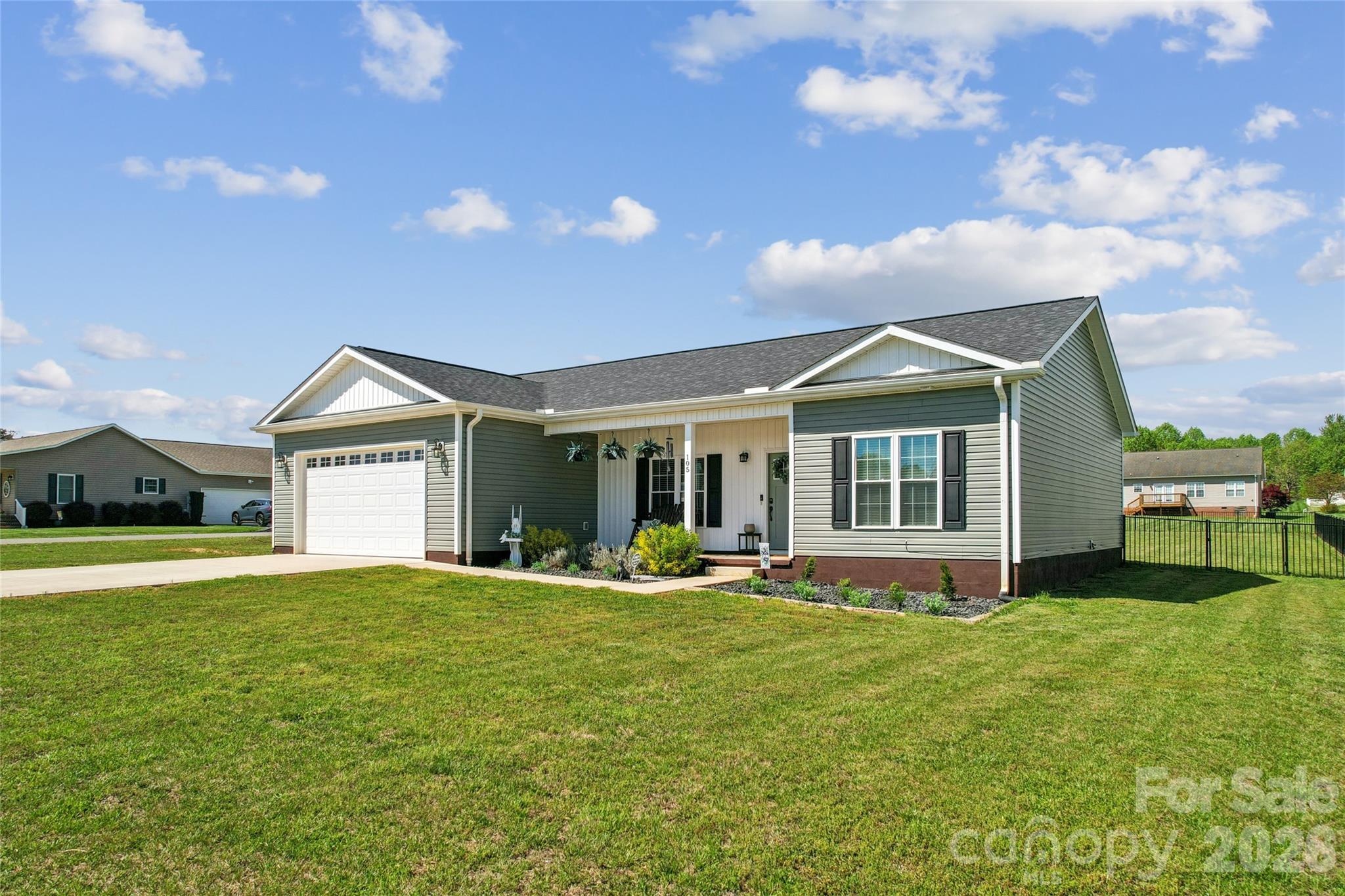 105 E Dundee Court Property Photo 3