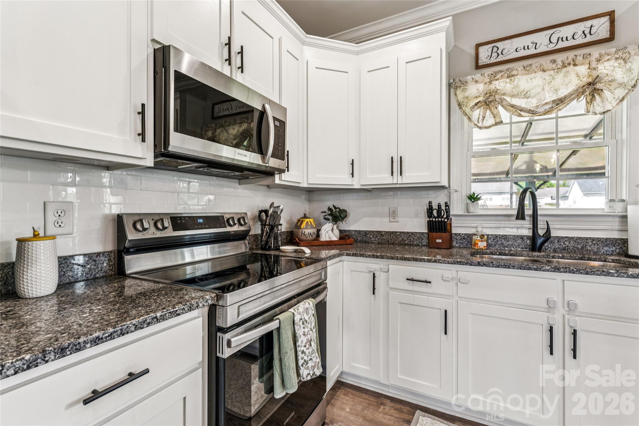 105 E Dundee Court Property Photo 5