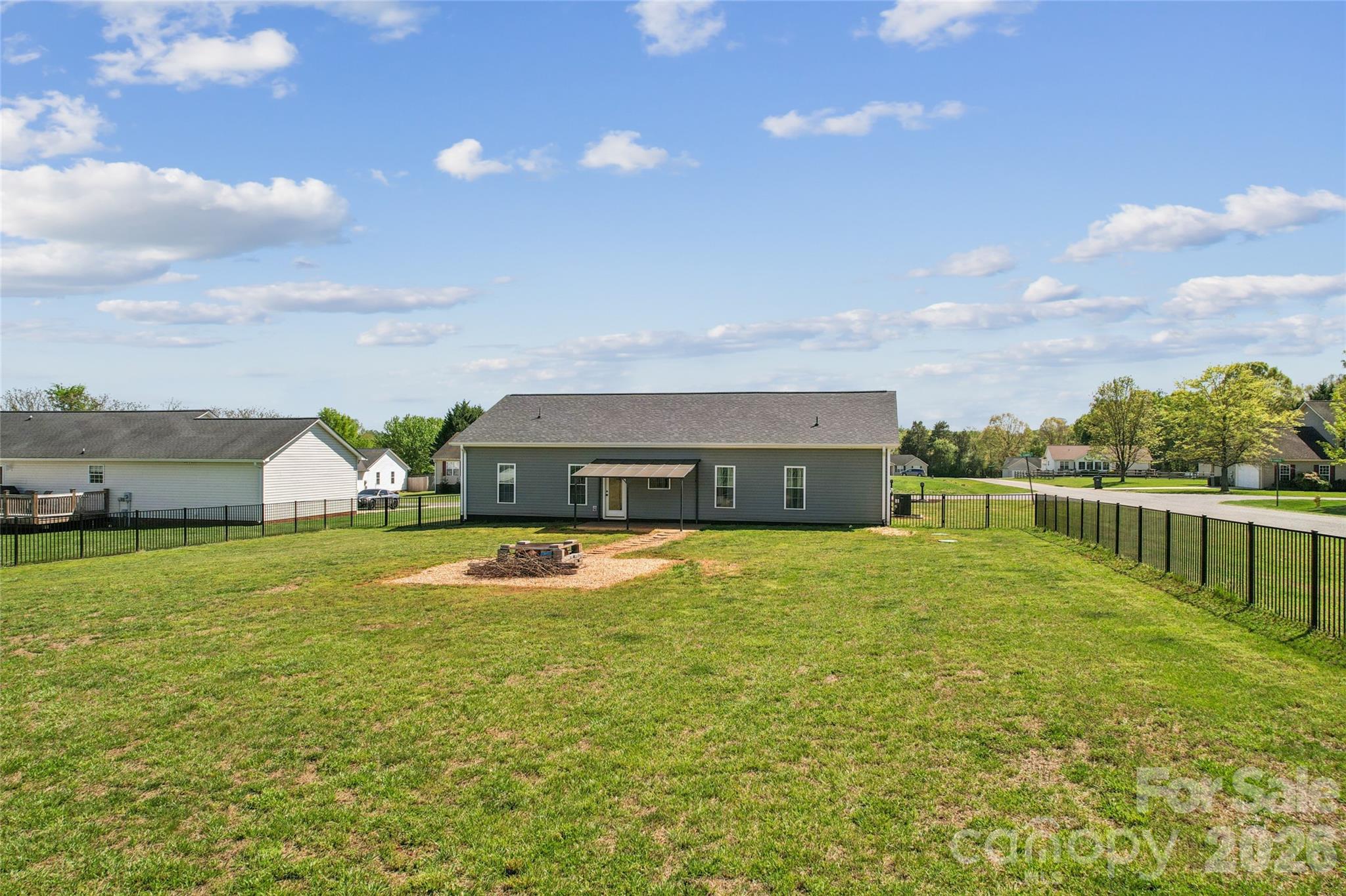 105 E Dundee Court Property Photo 32