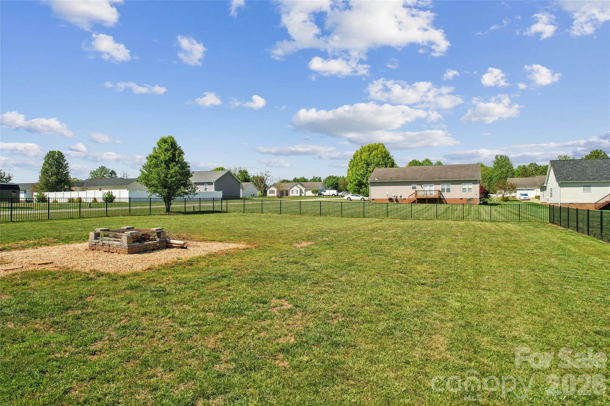 105 E Dundee Court Property Photo 33
