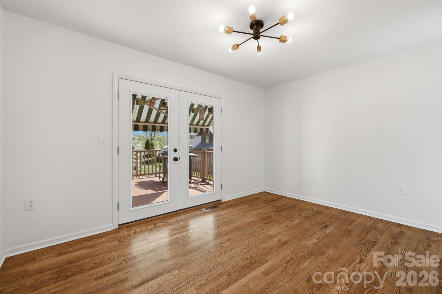 3811 Pinecrest Drive Property Photo 5