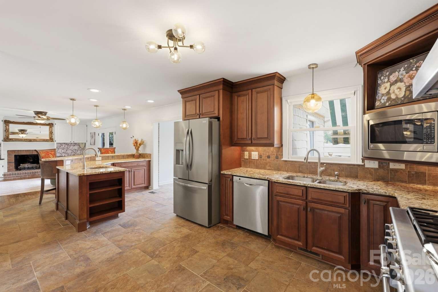 3811 Pinecrest Drive Property Photo 7